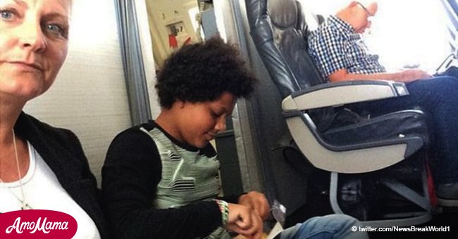 Eine Familie wurde gezwungen, zwei Stunden im Stehen zu fliegen: Die Nummer ihrer Sitzplätze existierten nicht