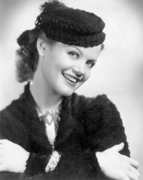 Simone Simon, actrice française. 1939. | Photo : Getty Images Simone Simon, actrice française. 1939. | Photo : Getty Images