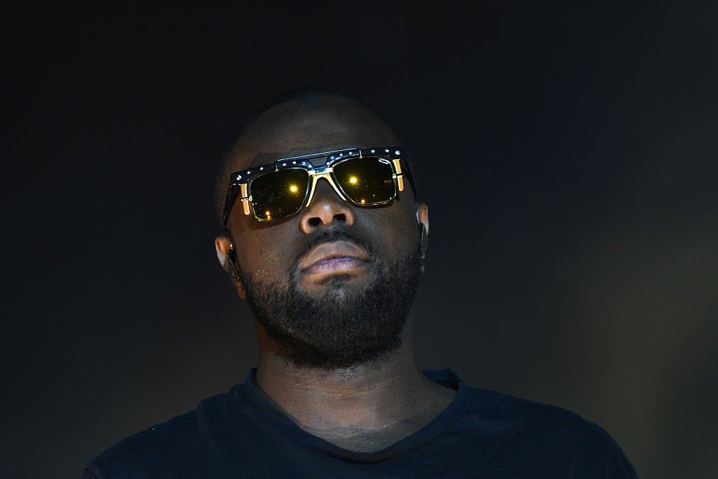 Le chanteur français Maitre Gims se produit sur scène au Festival de Musique des Francofolies à La Rochelle le 14 juillet 2016. | Photo : Getty Images