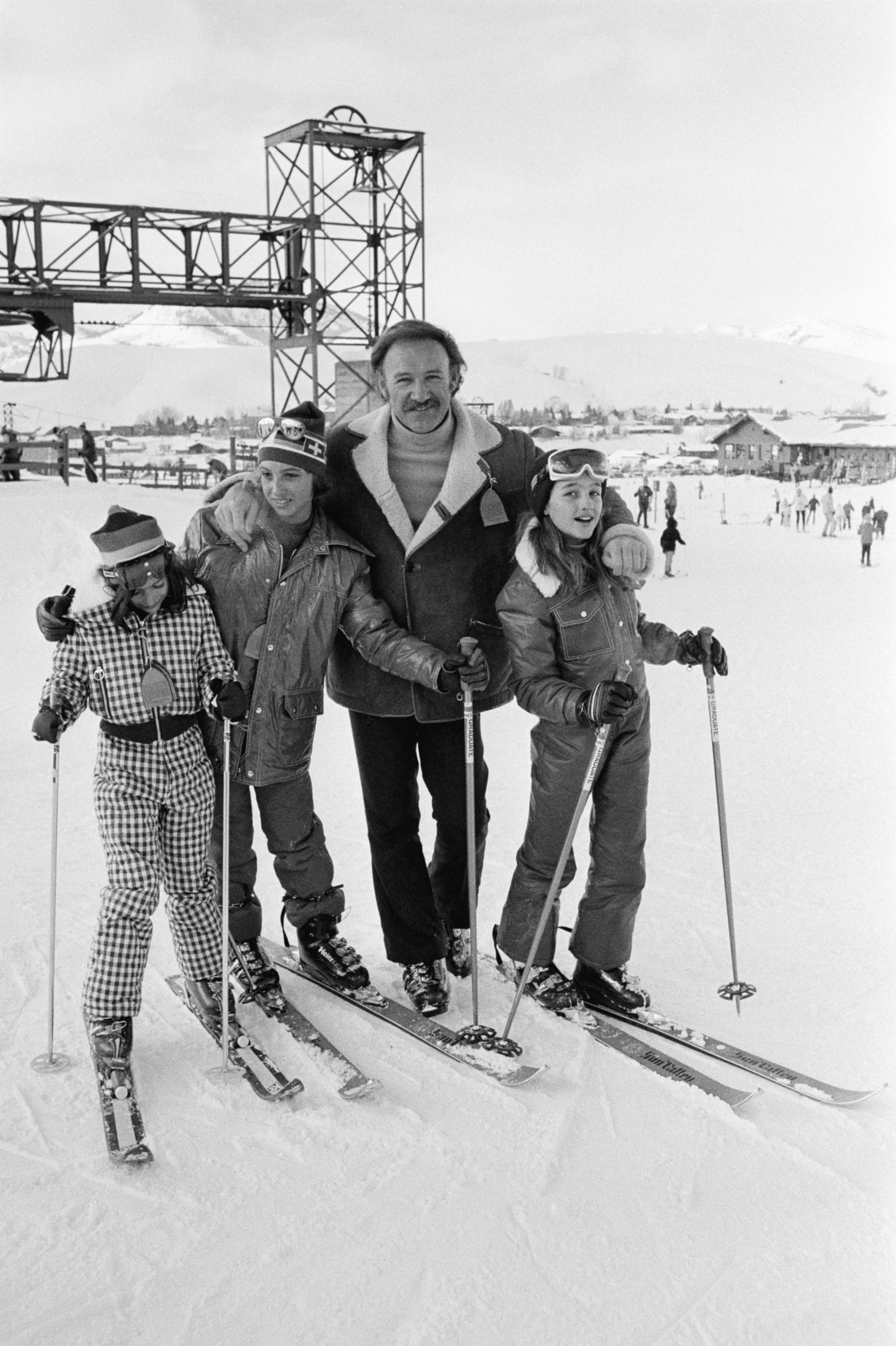 Gene Hackman and his children Leslie Anne, Christopher Allen, and Elizabeth Jean at Sun Valley in 1974 | Source: Getty Images