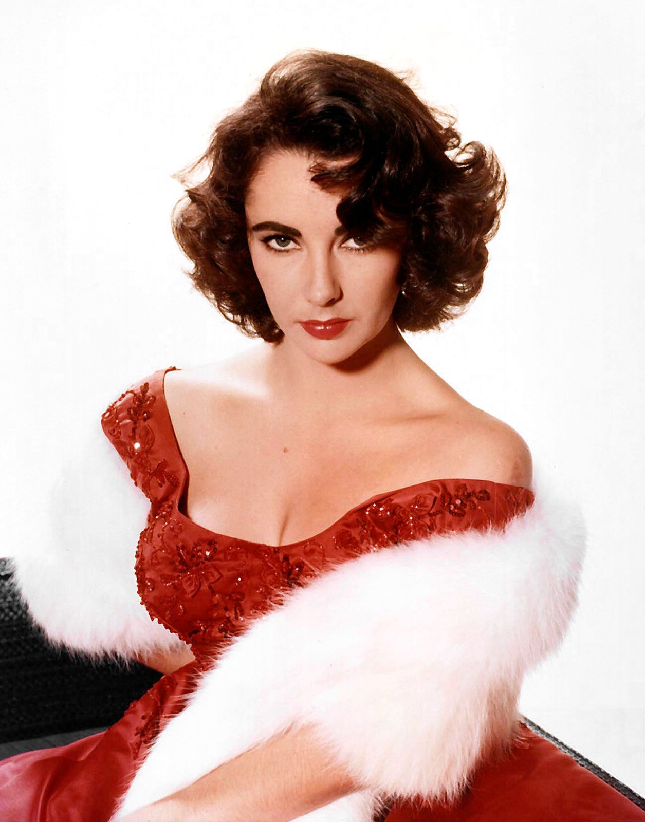 A publicity photo of Elizabeth Taylor circa 1955. | Source: Wikimedia Commons