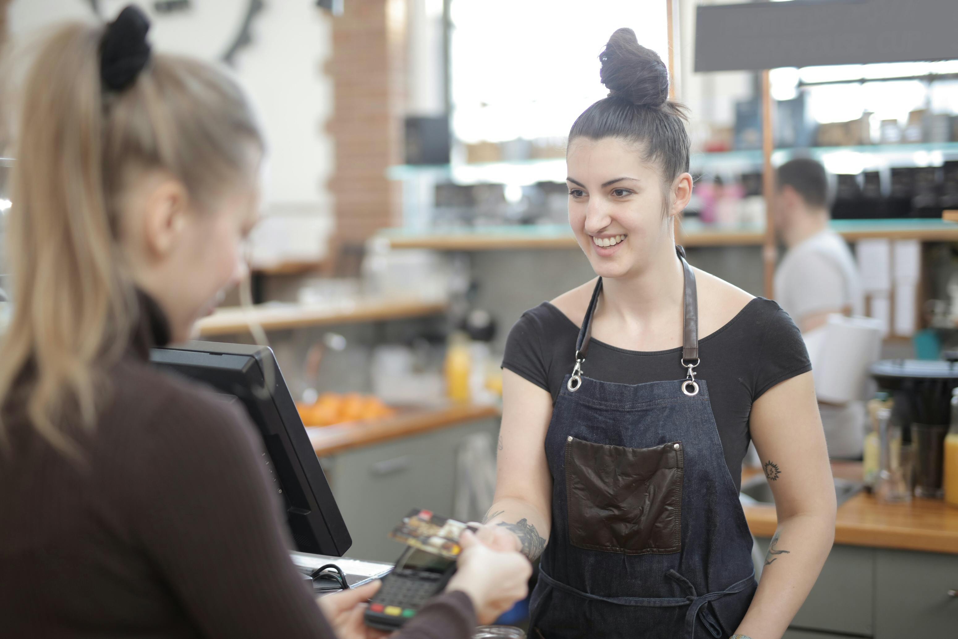 A cashier helping a customer to pay | Source: Pexels
