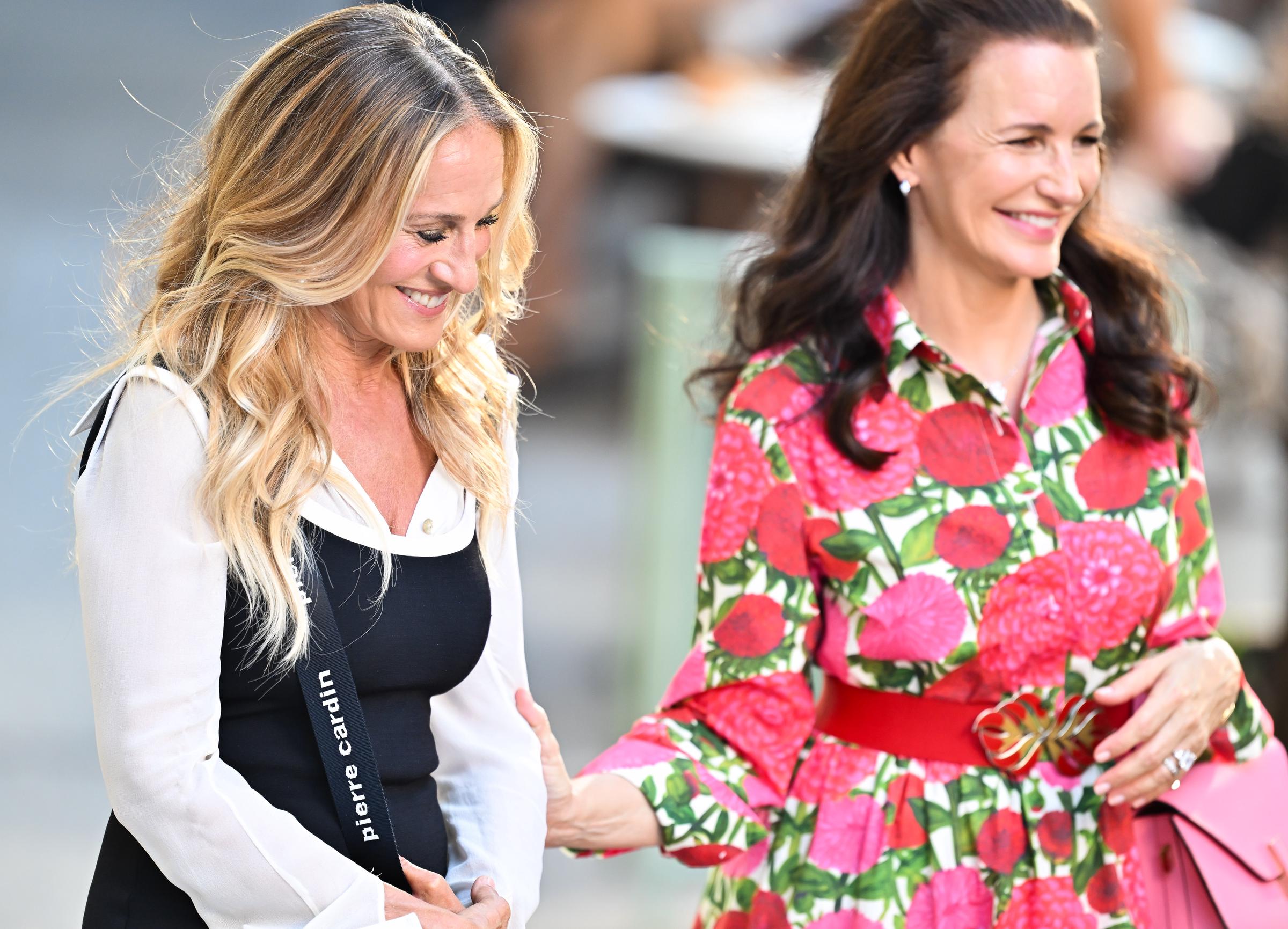 Sarah Jessica Parker and Kristin Davis on the set of "And Just Like That..." in SoHo on June 25, 2024, in New York City. | Source: Getty Images