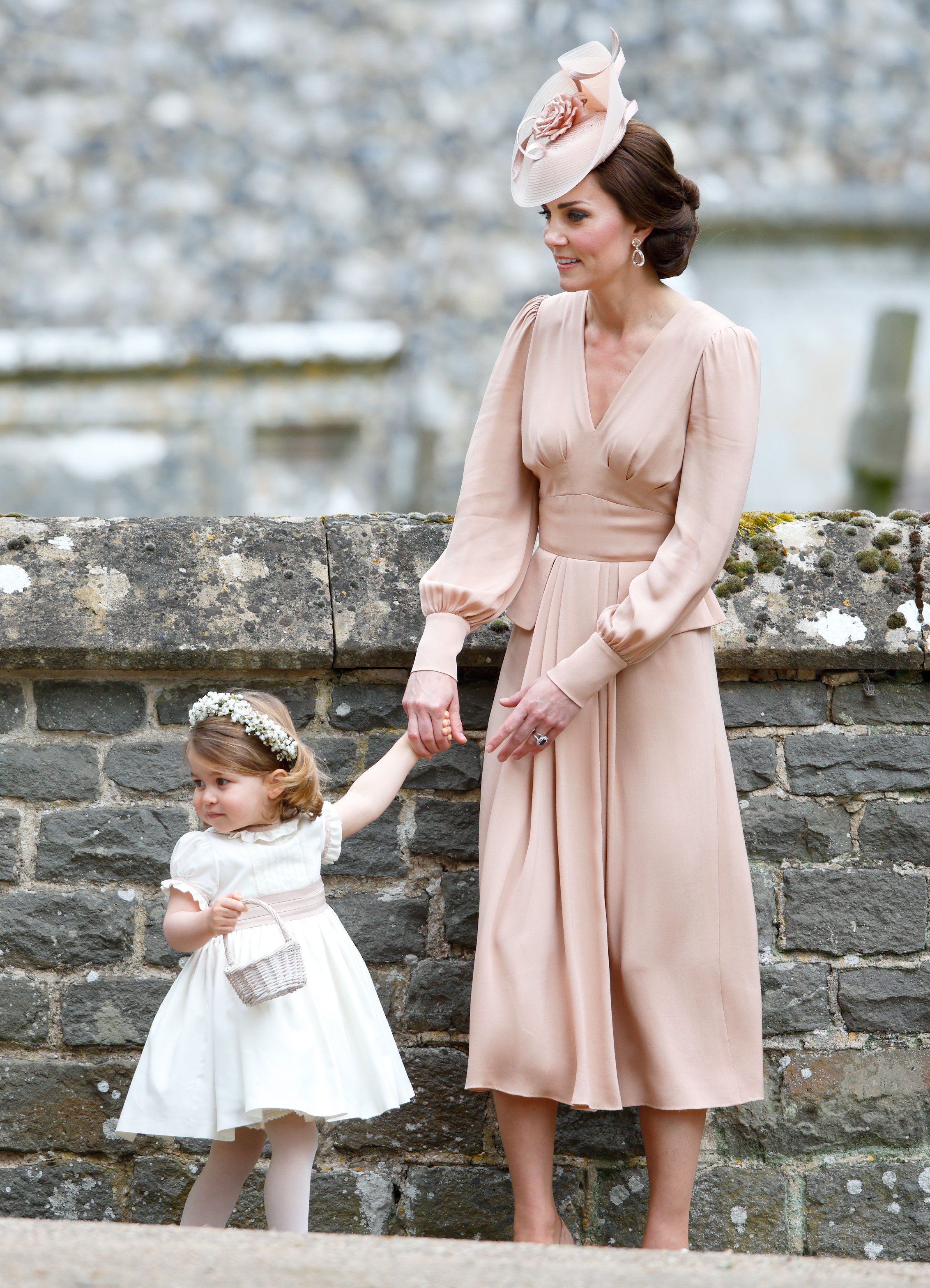 Prinzessin Charlotte und Kate Middleton in Englefield, Großbritannien im Jahr 2019. | Quelle: Getty Images
