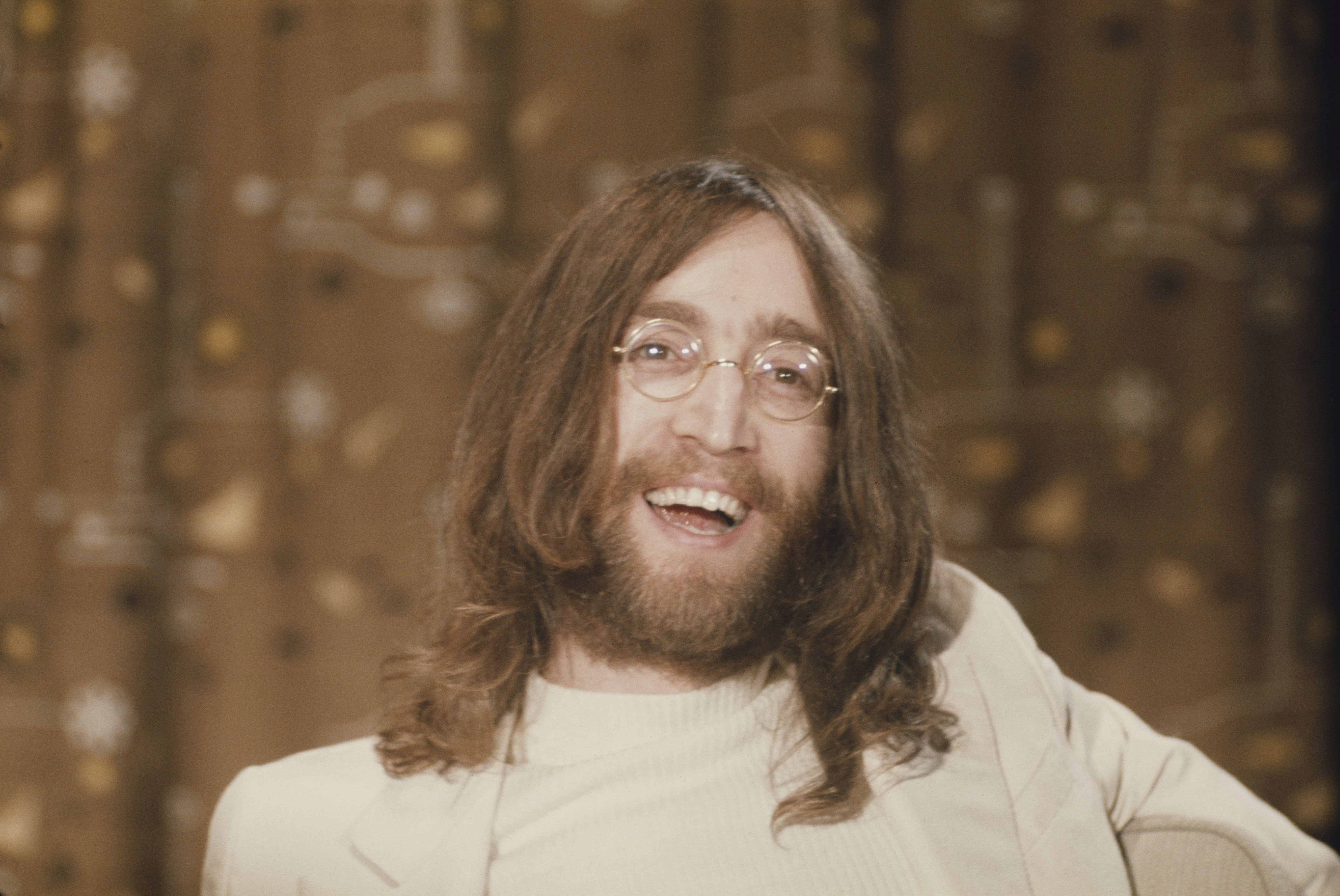 John Lennon at a press conference at Heathrow airport in London on April 01, 1969 | Photo: Getty Images