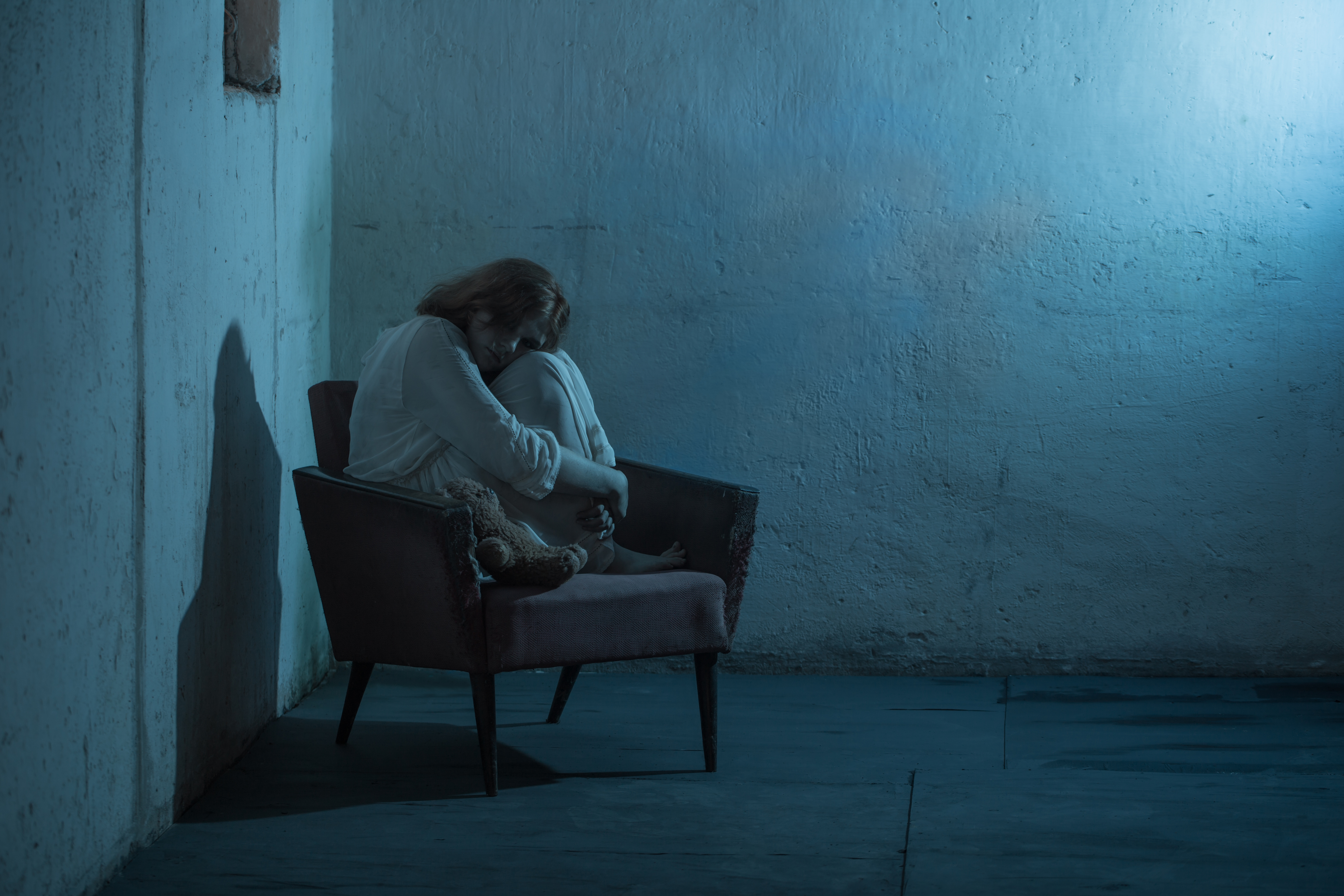 Scared little girl | Source: Shutterstock.com