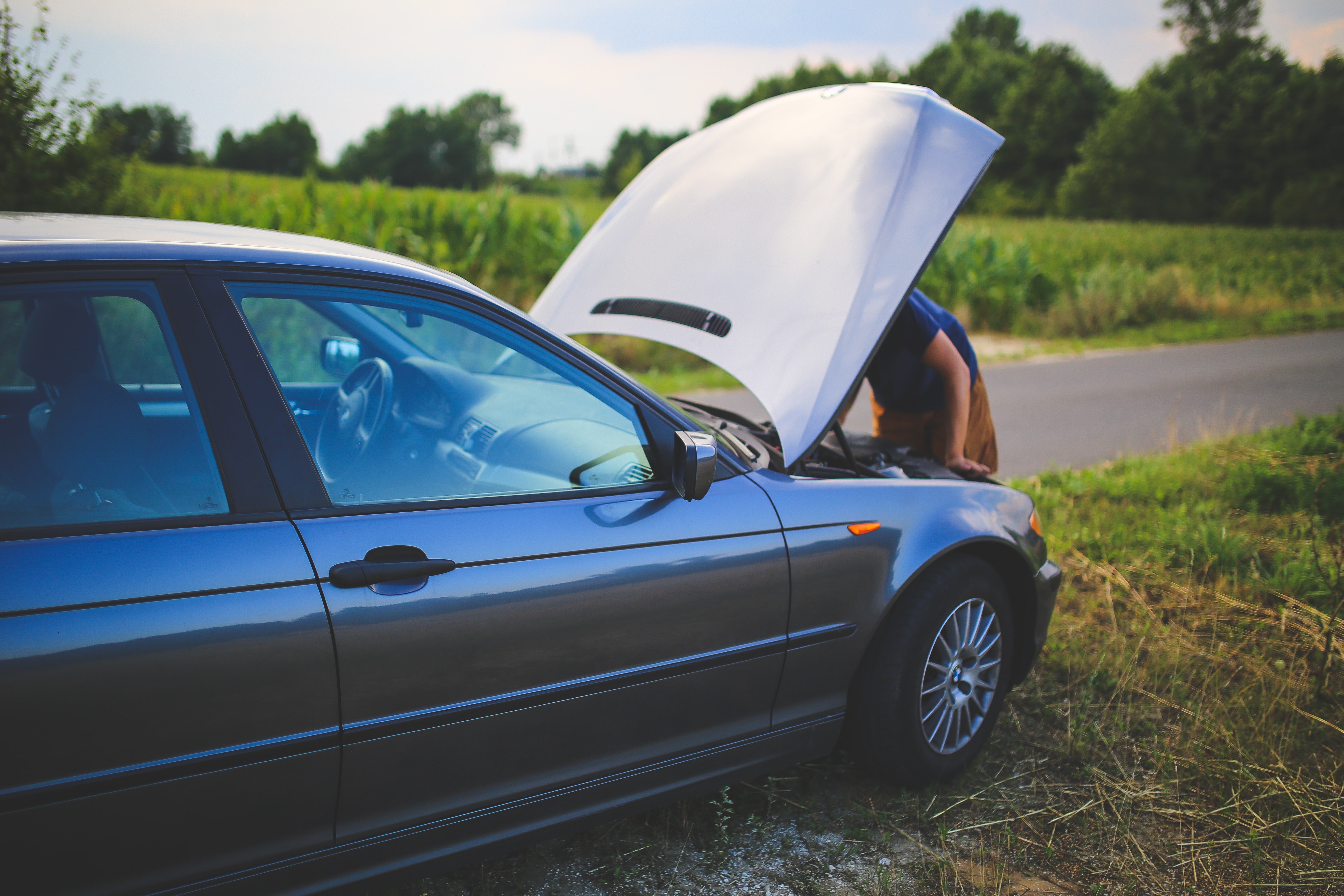 Man experiences a car breakdown | Photo: Pexels