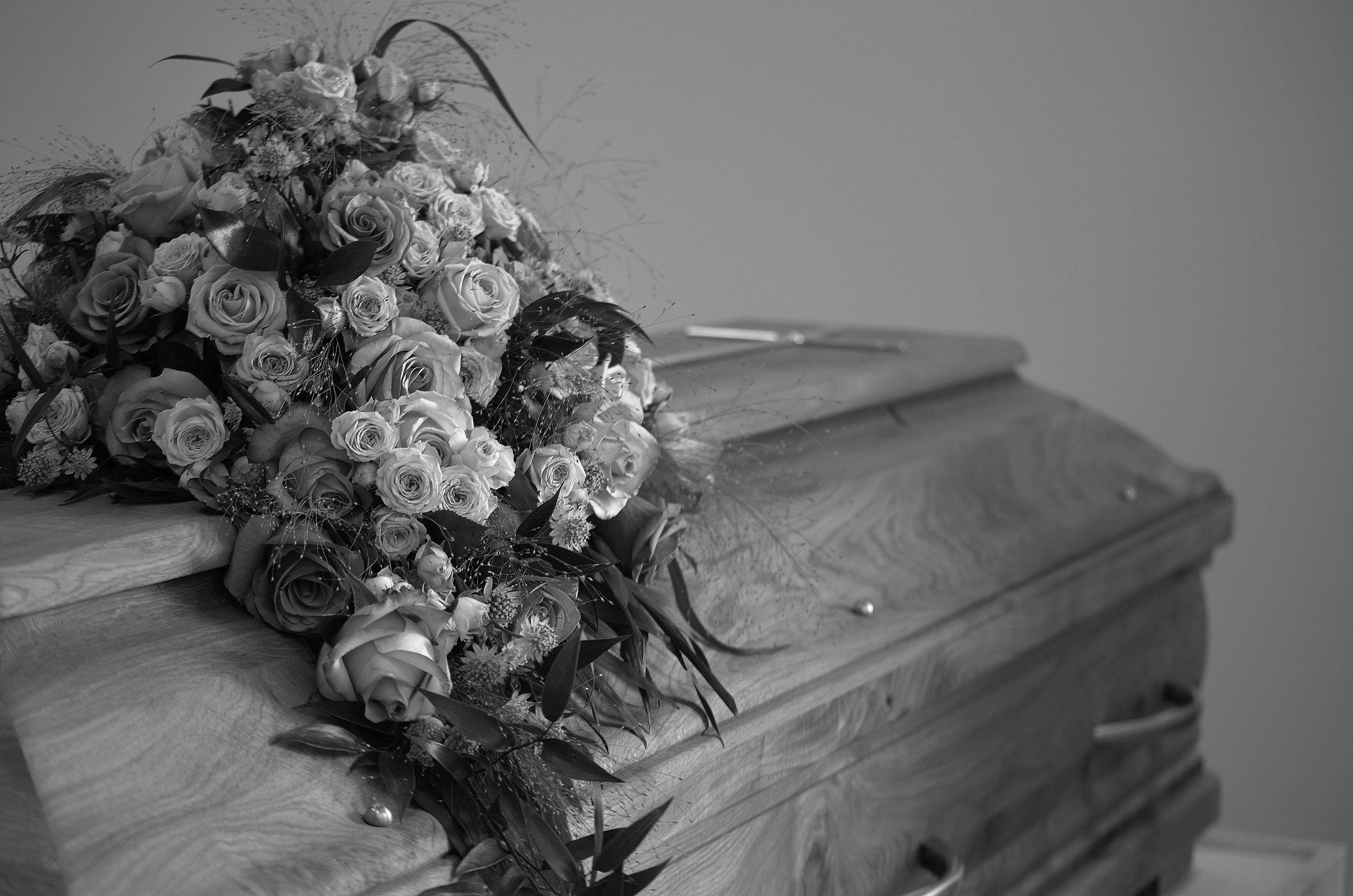 A black-and-white photo of a casket | Source: Pexels