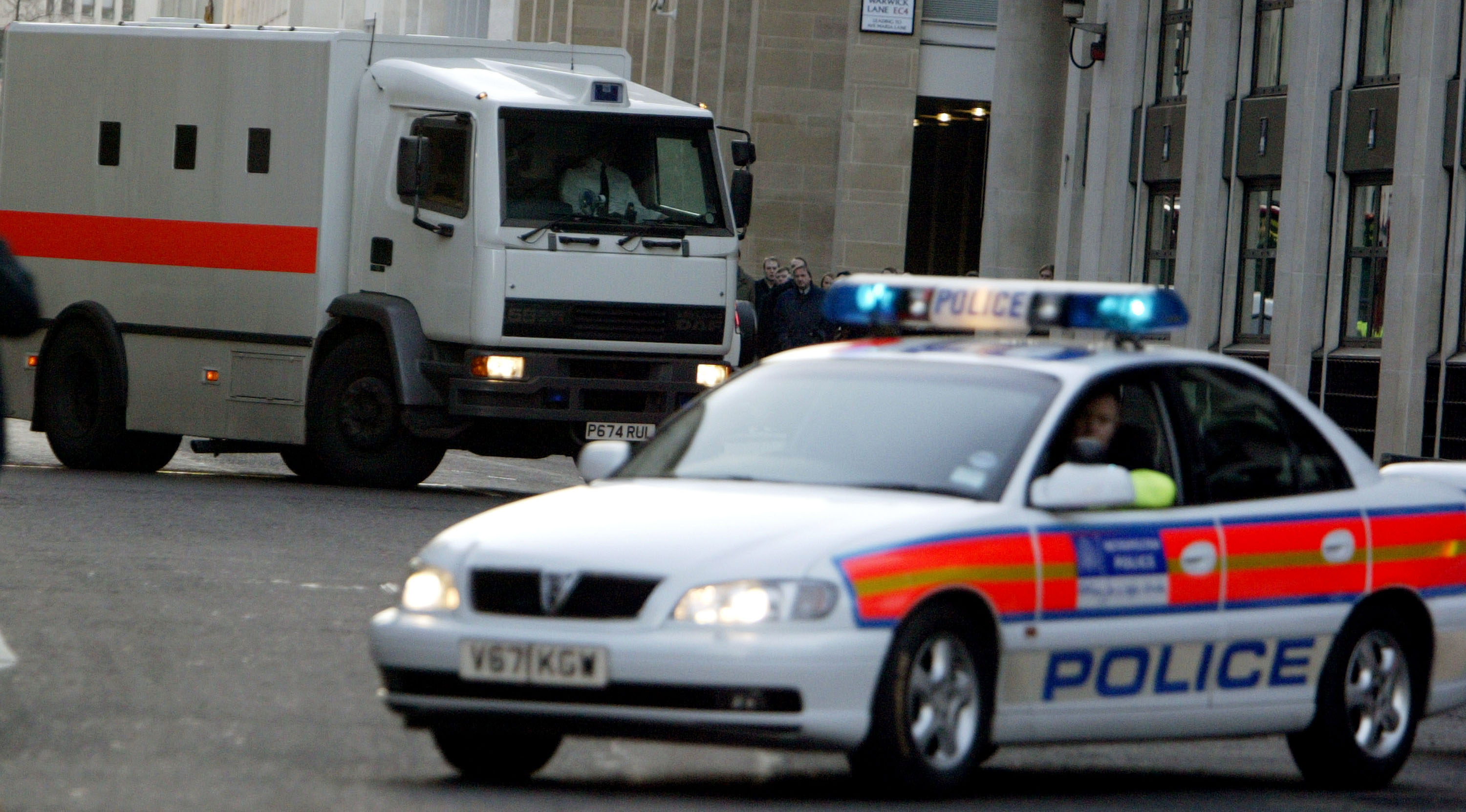 The prison van containing Ian Huntley arrives at the Old Bailey under tight police security on December 17, 2003, in London, England. | Source: Getty Images
