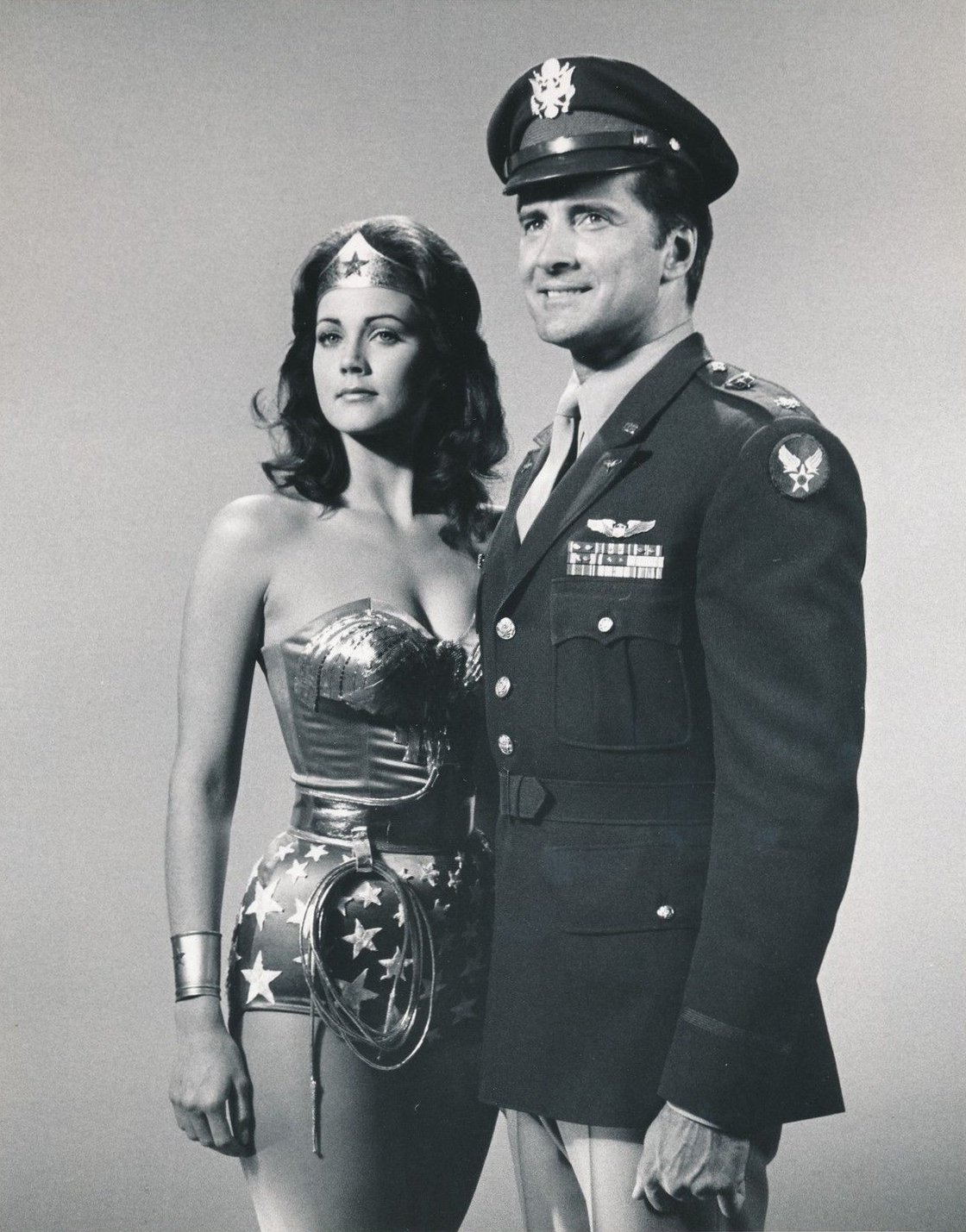 Lynda Carter and Lyle Waggoner star in "Fausta: The Nazi Wonder Woman" circa 1976. | Source: Wikimedia Commons