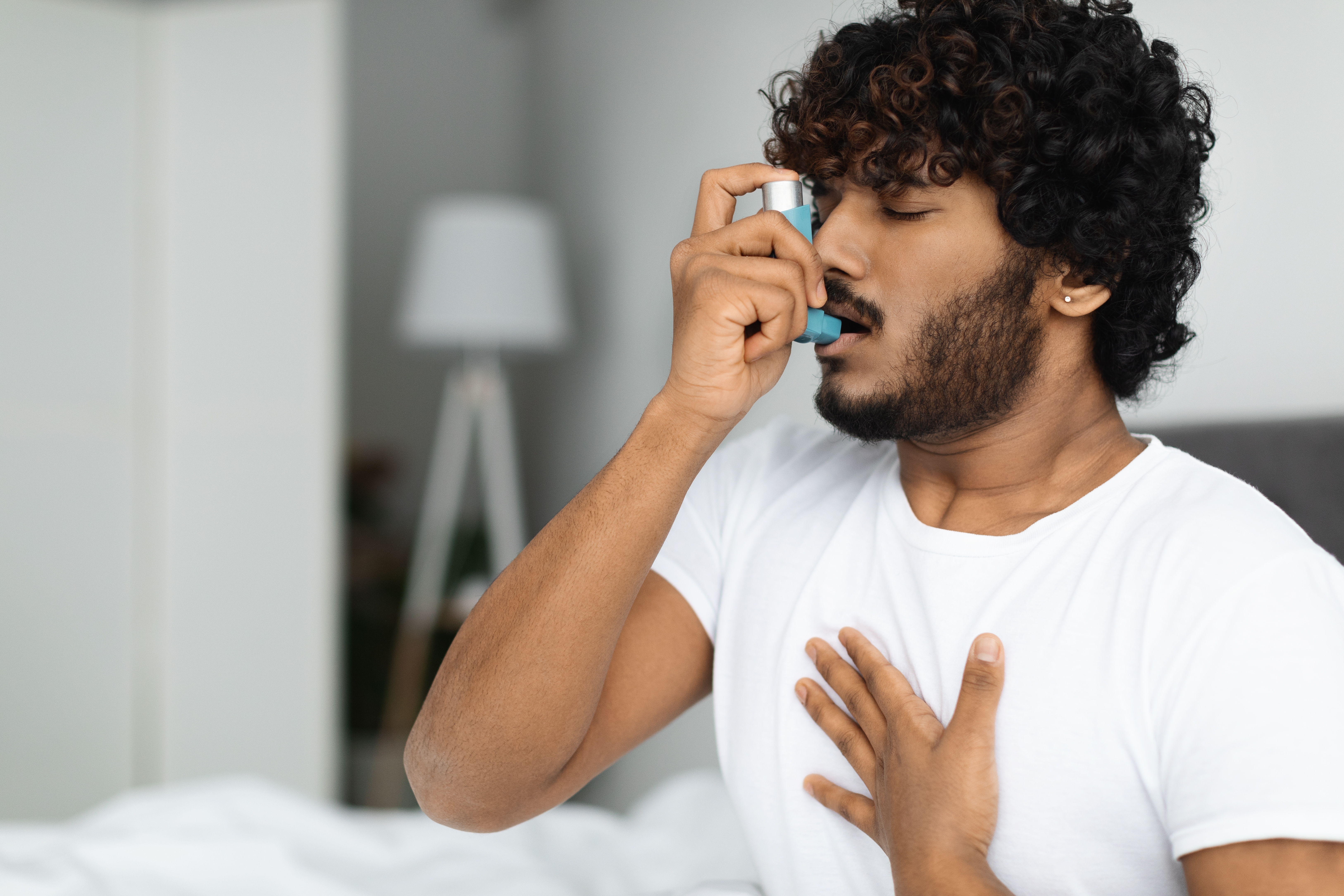 A man suffering from an asthma attack. | Source: Shutterstock