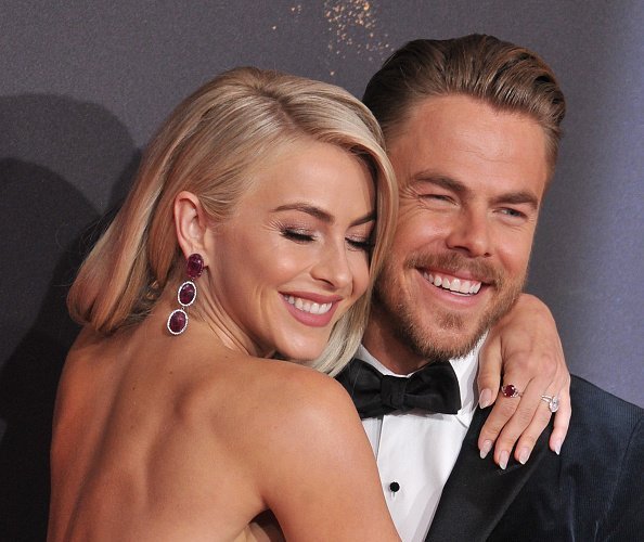 ulianne Hough and Derek Hough arrive at the 2017 Creative Arts Emmy Awards - Day 1 at Microsoft Theater on September 9, 2017 in Los Angeles, California | Photo: Getty Images