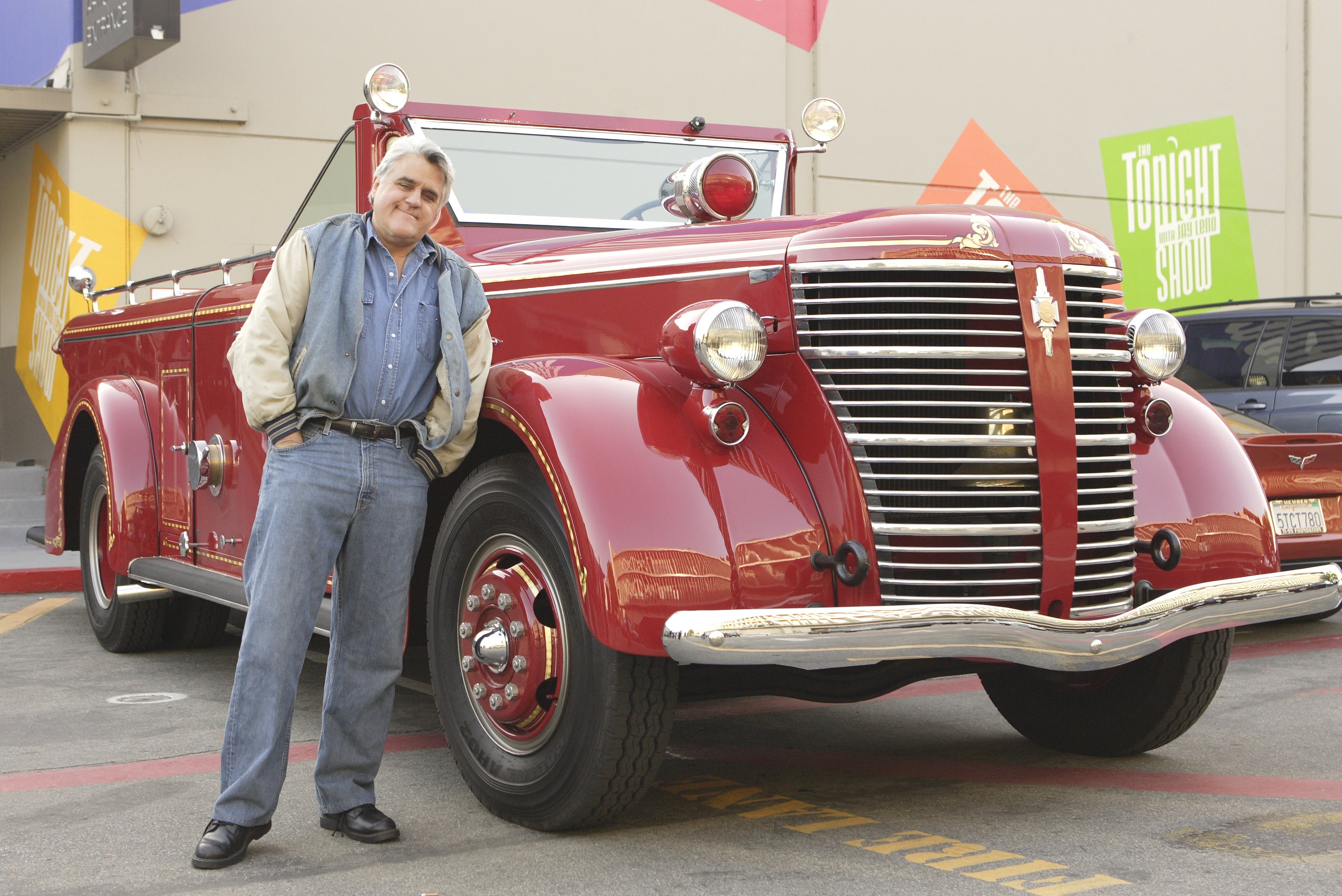 Jay Leno drives away in his vintage collector red fire engine, after the show on April 16, 2007 | Source: Getty Images