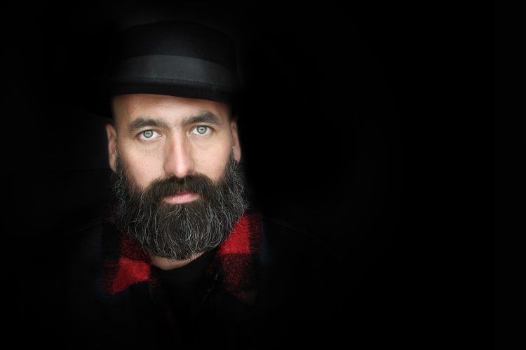 Un homme barbu. | Photo : Unsplash Un homme barbu. | Photo : Unsplash
