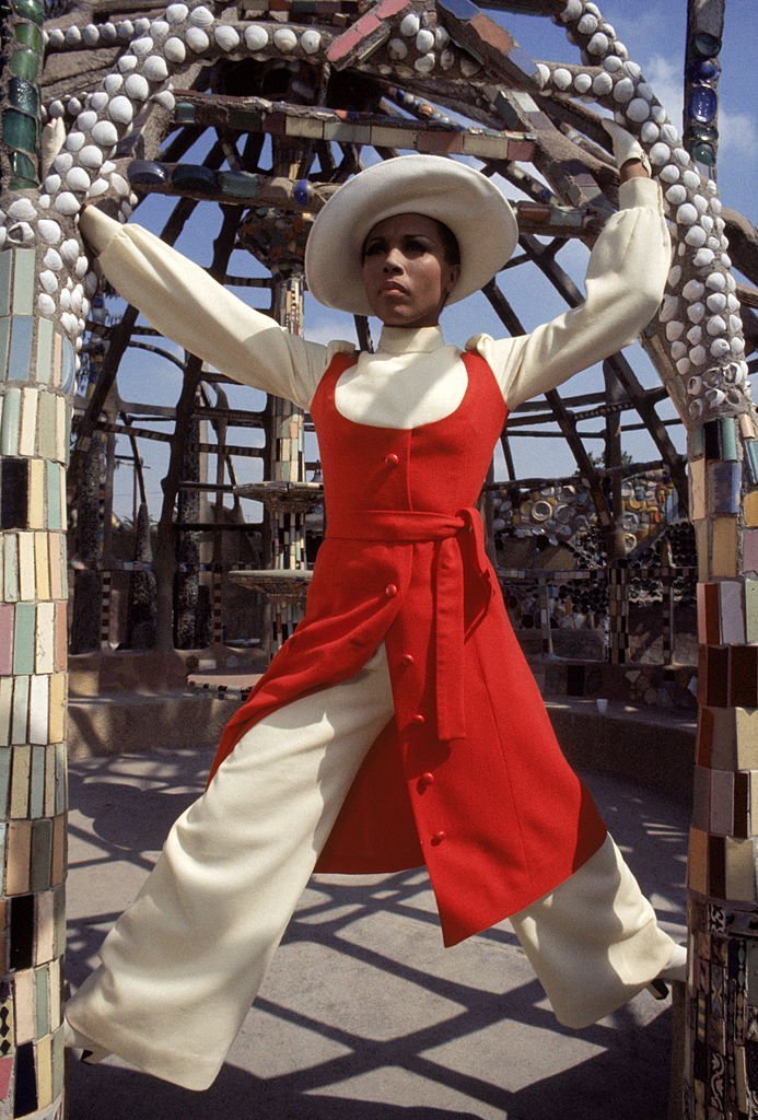 Diahann Carroll poses for a portrait circa late 1960's at the Watts Towers in Los Angeles, California | Photo: GettyImages