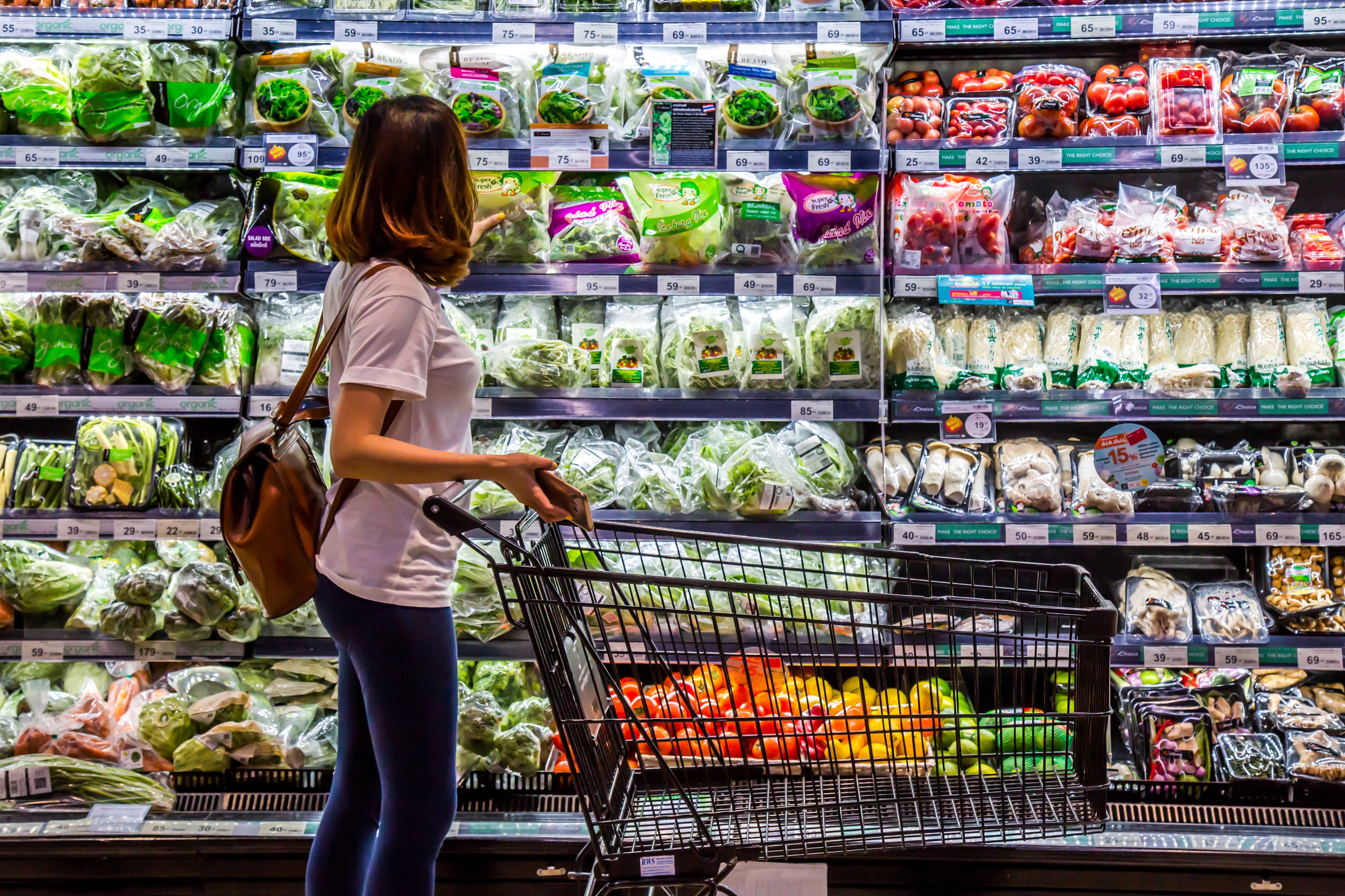 Woman looking at vegetable in supermarket | Photo: Shutterstock