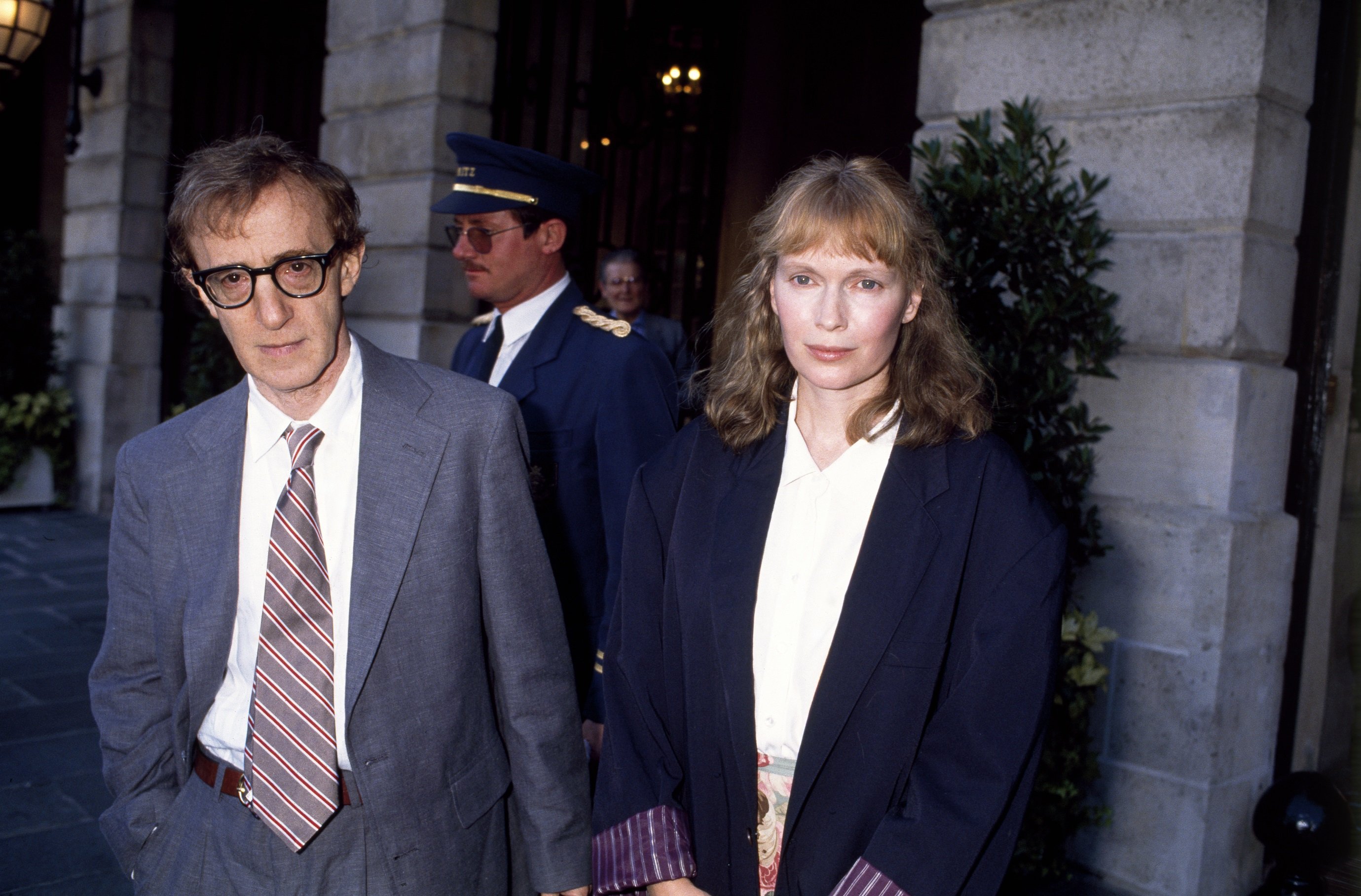 Woody Allen y Mia Farroe en París, en 1980. | Foto: Getty Images