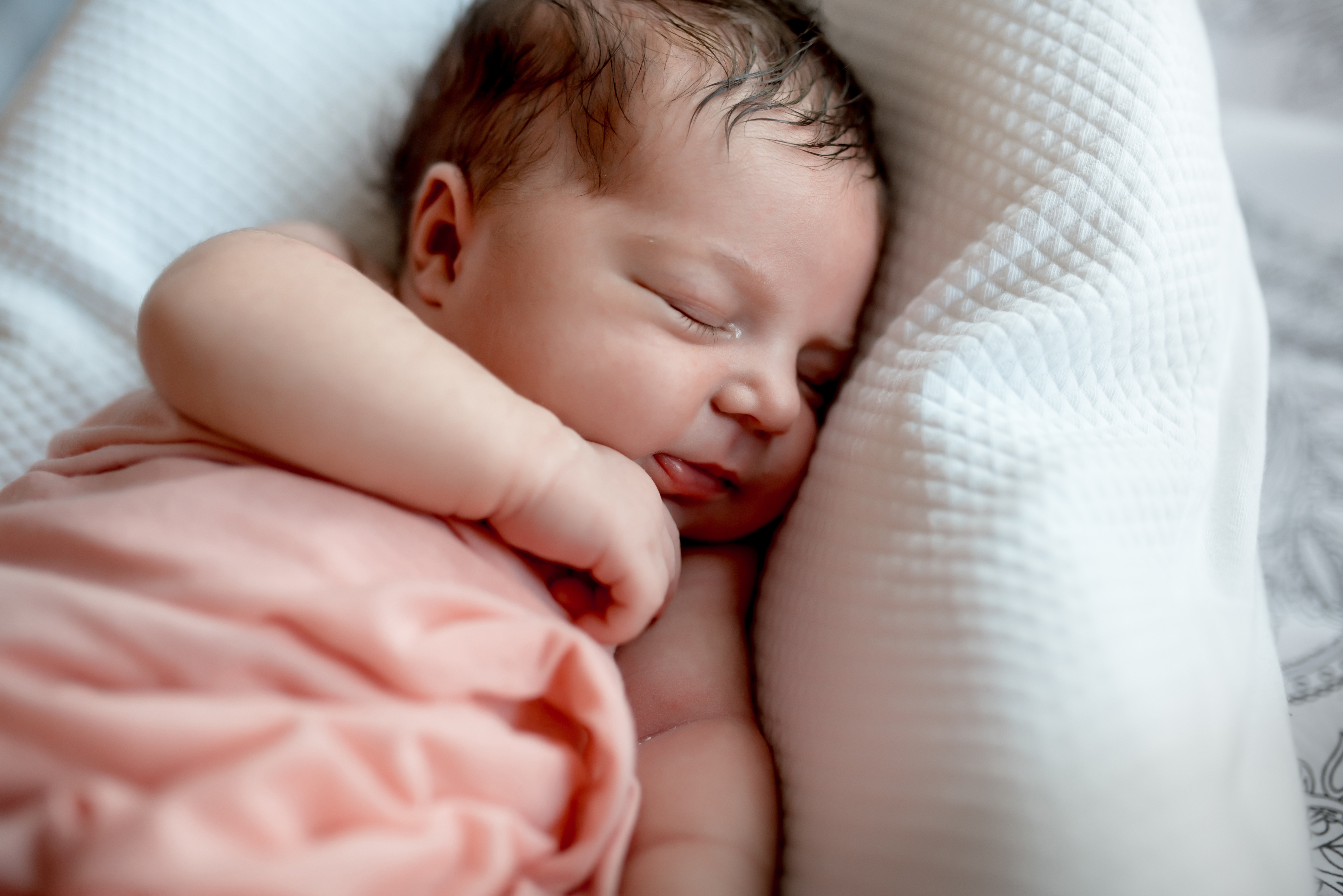 Newborn sleeping in bed | Source: Shutterstock.com