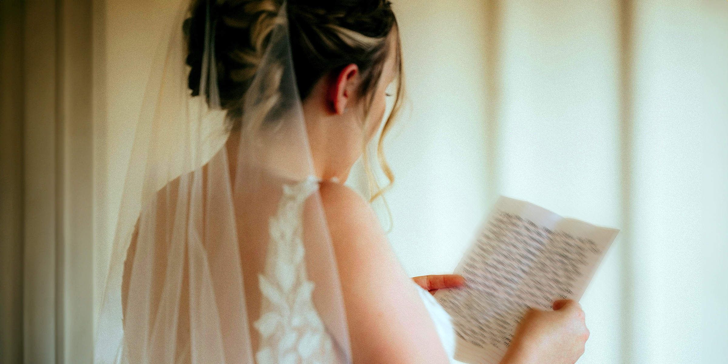 A bride reading a letter on her special day | Source: Pexels.com/Taylor Thompson
