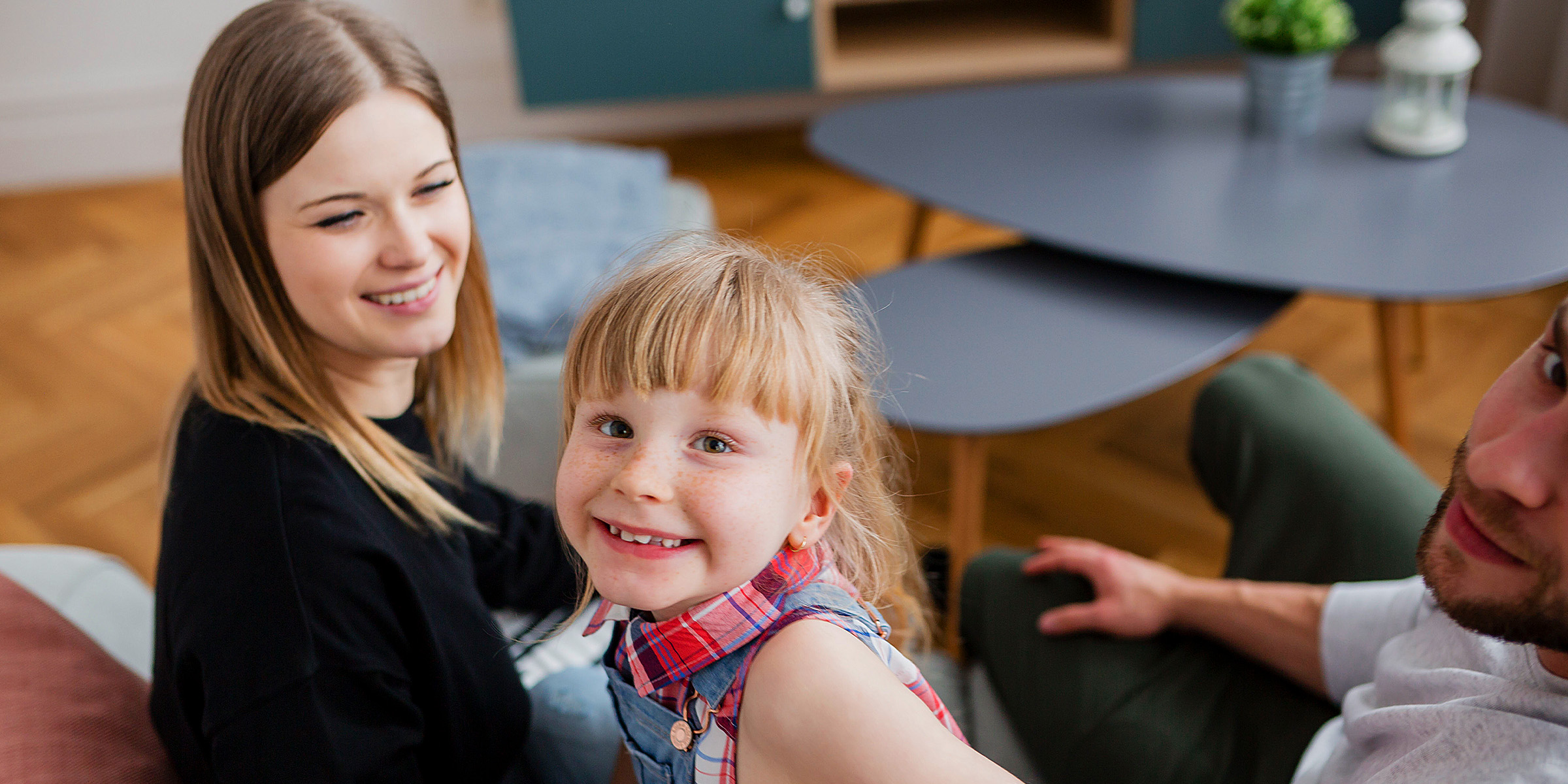 A happy family sitting together | Source: Freepik