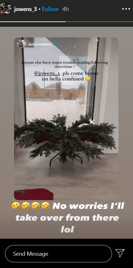 Jonathan Owens offering his help to setup his girlfriend Simone Biles' Christmas tree. | Photo: Instagram/Jowens_3