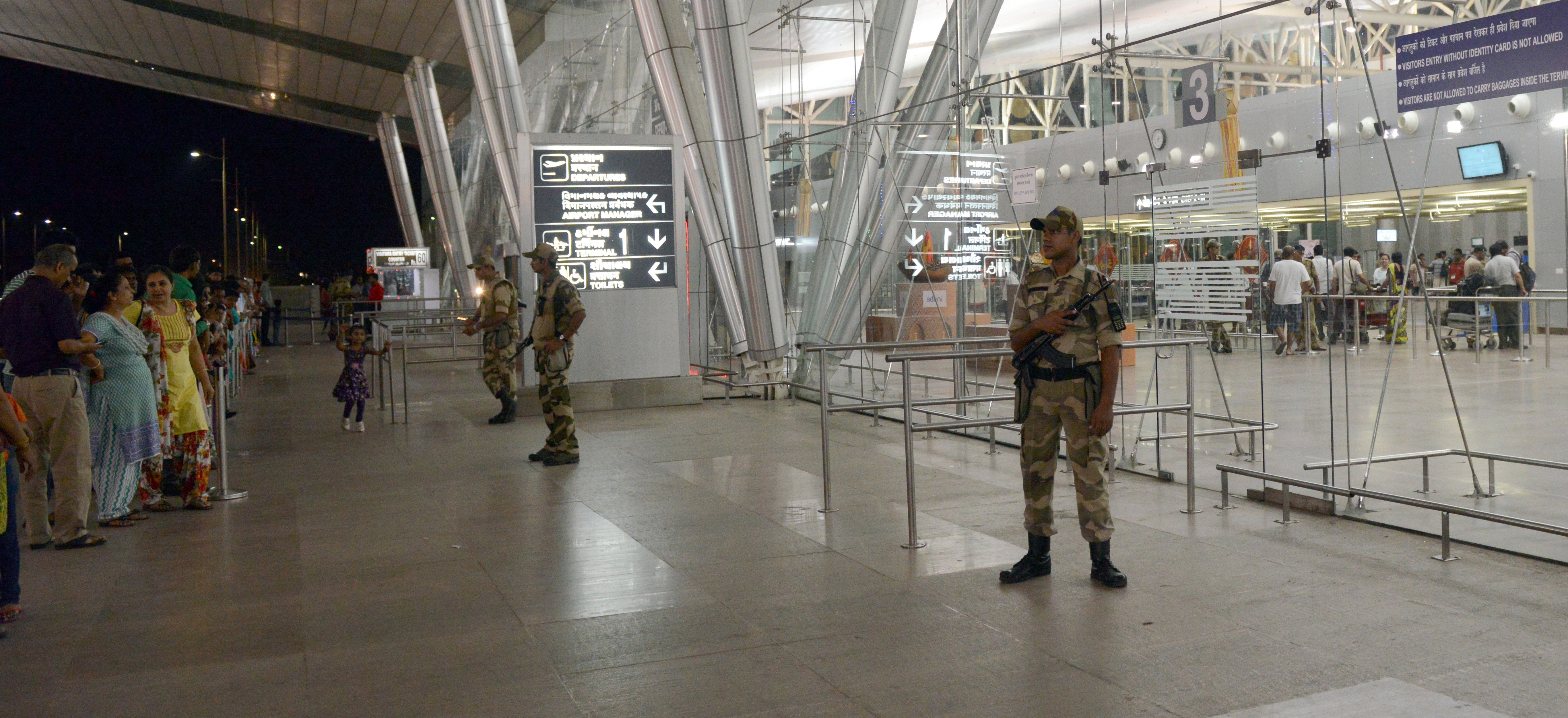 A Indian paramilitary soldiers from the Central Industrial Security Force (CISF) keep vigil at the Sardar Vallabhbhai Patel International airport in Ahmedabad, on October 24, 2014 | Source: Getty Images