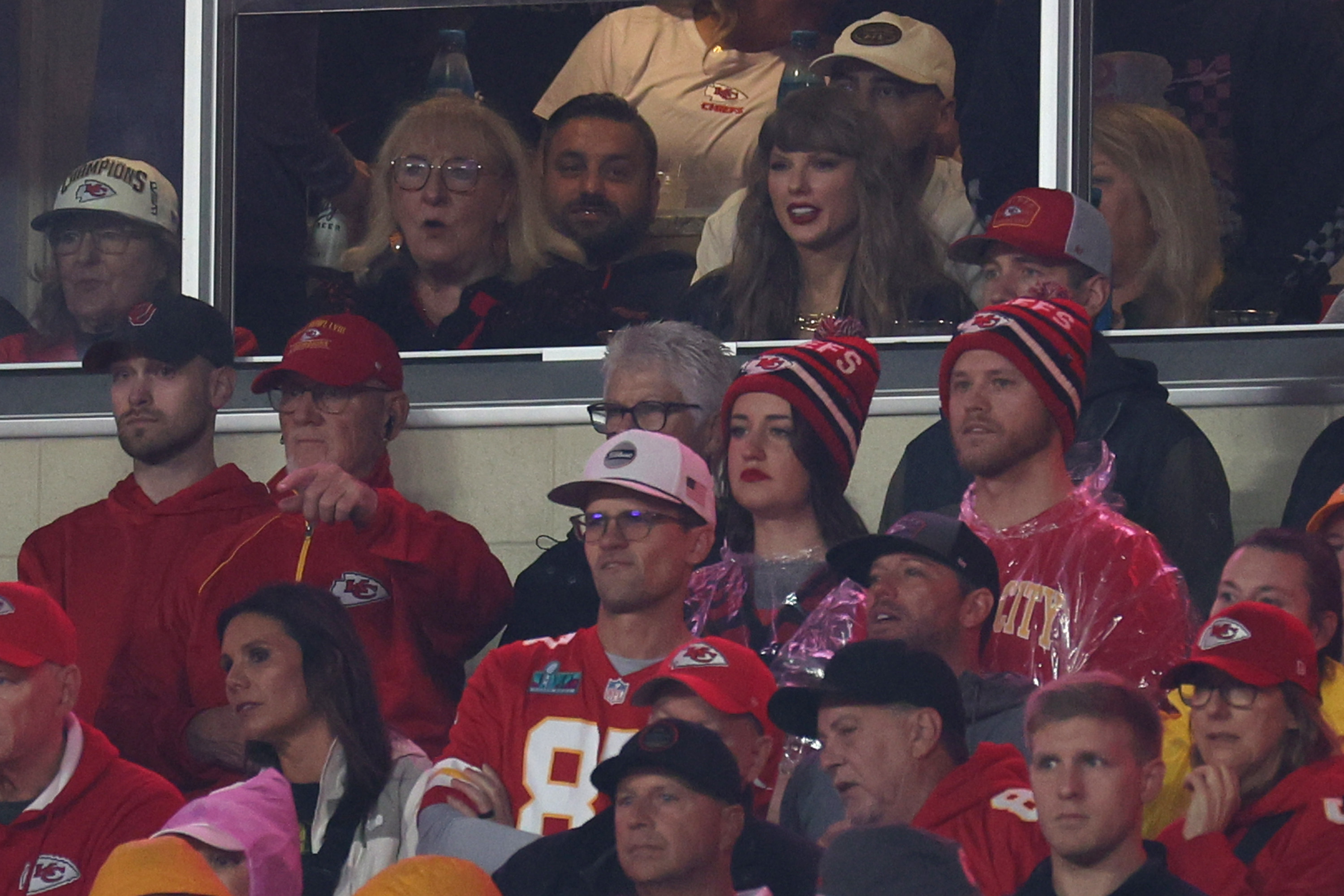 Taylor Swift watching the football game with Travis Kelce's mom, Donna Kelce. | Source: Getty Images