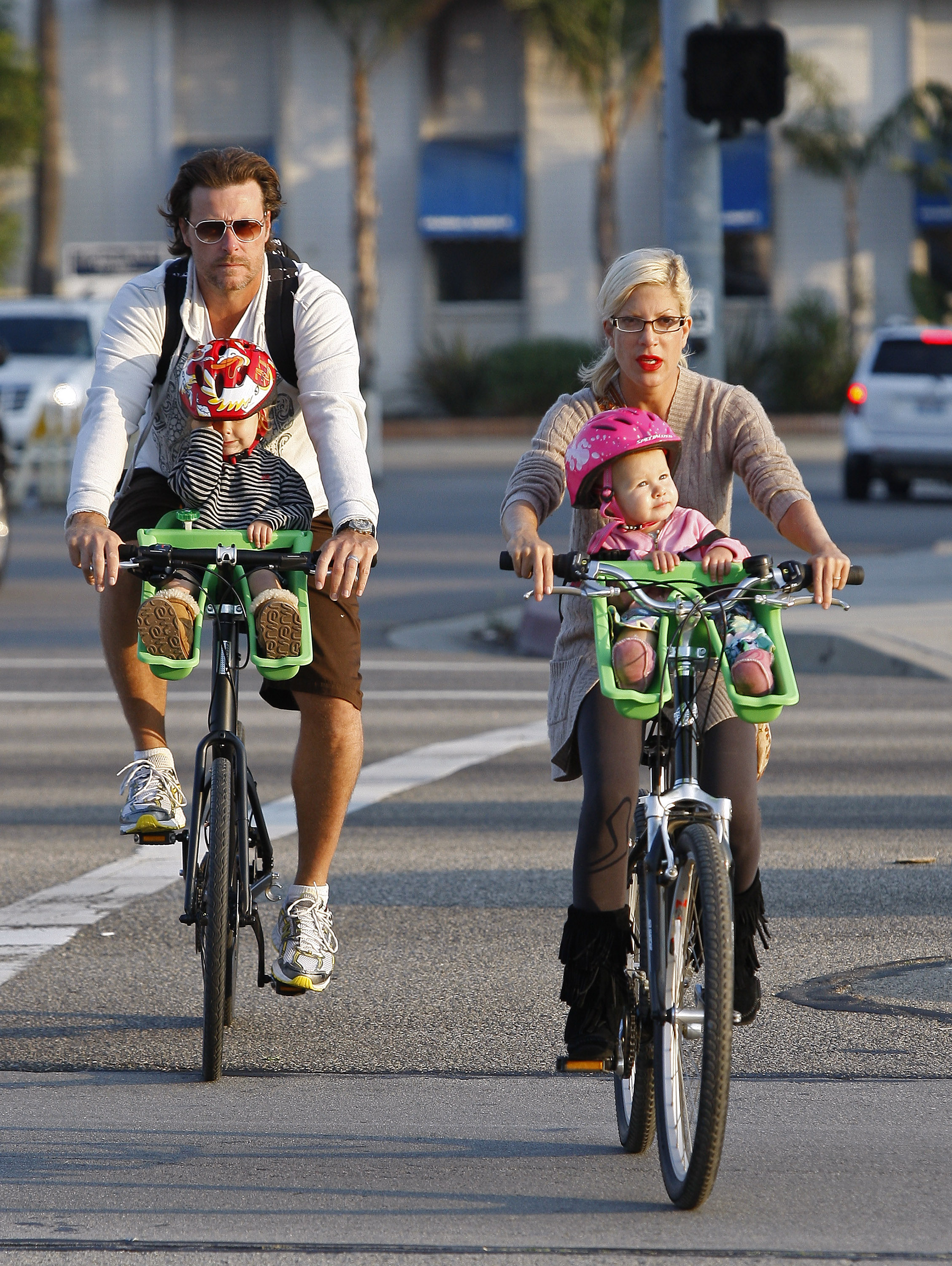 Tori Spelling, Dean McDermott, and their children on August 16, 2009 in Los Angeles, California | Source: Getty Images