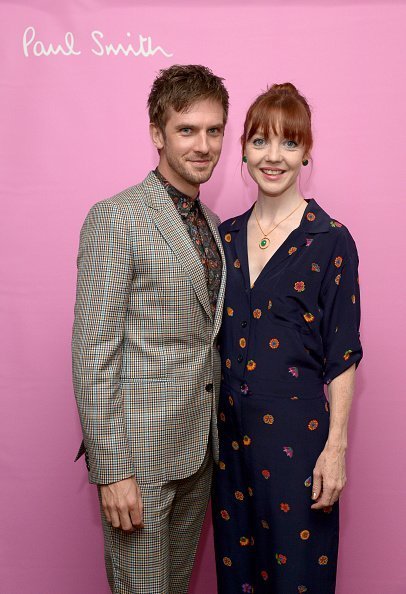 Dan Stevens (L) and Susie Hariet, wearing Paul Smith, attend Paul Smith's intimate dinner with Gary Oldman on April 10, 2018 | Photo: Getty Images