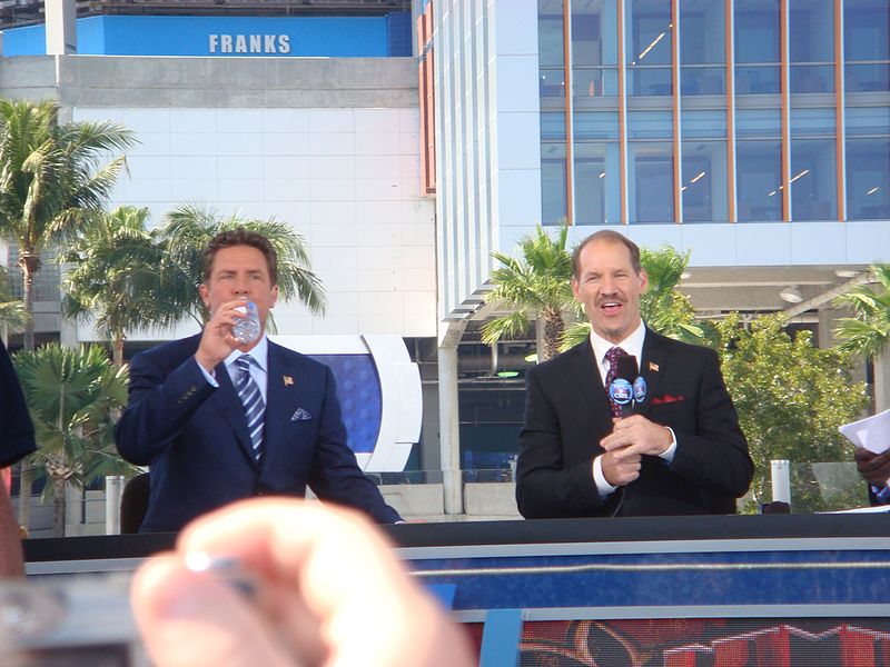 Dan Marino and Bill Cowher at the CBS Pre-game Show. | Source: Wikimedia Commons