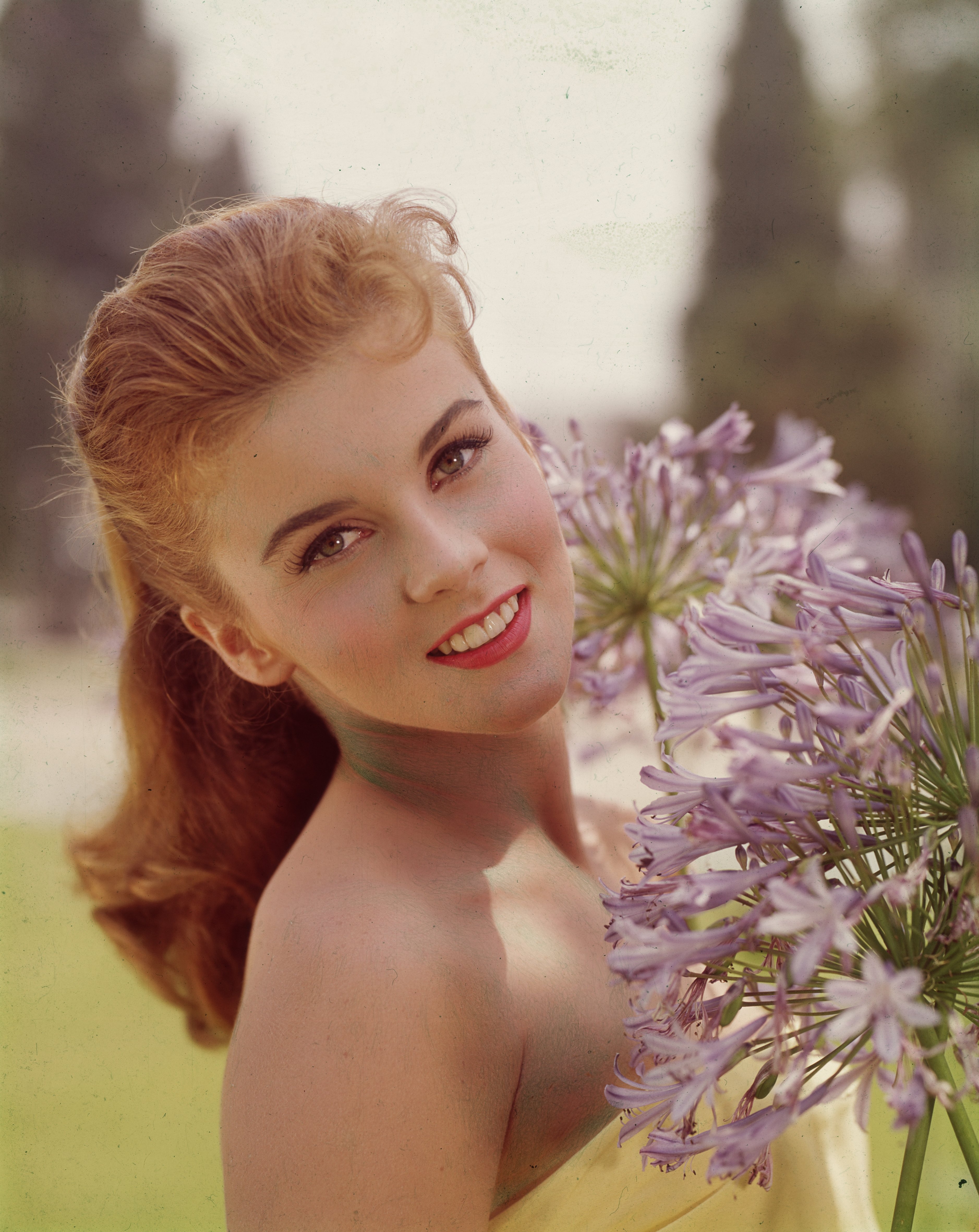 A portrait of actor Ann-Margret posing next to lavender flowers, circa 1960 | Source: Getty Images