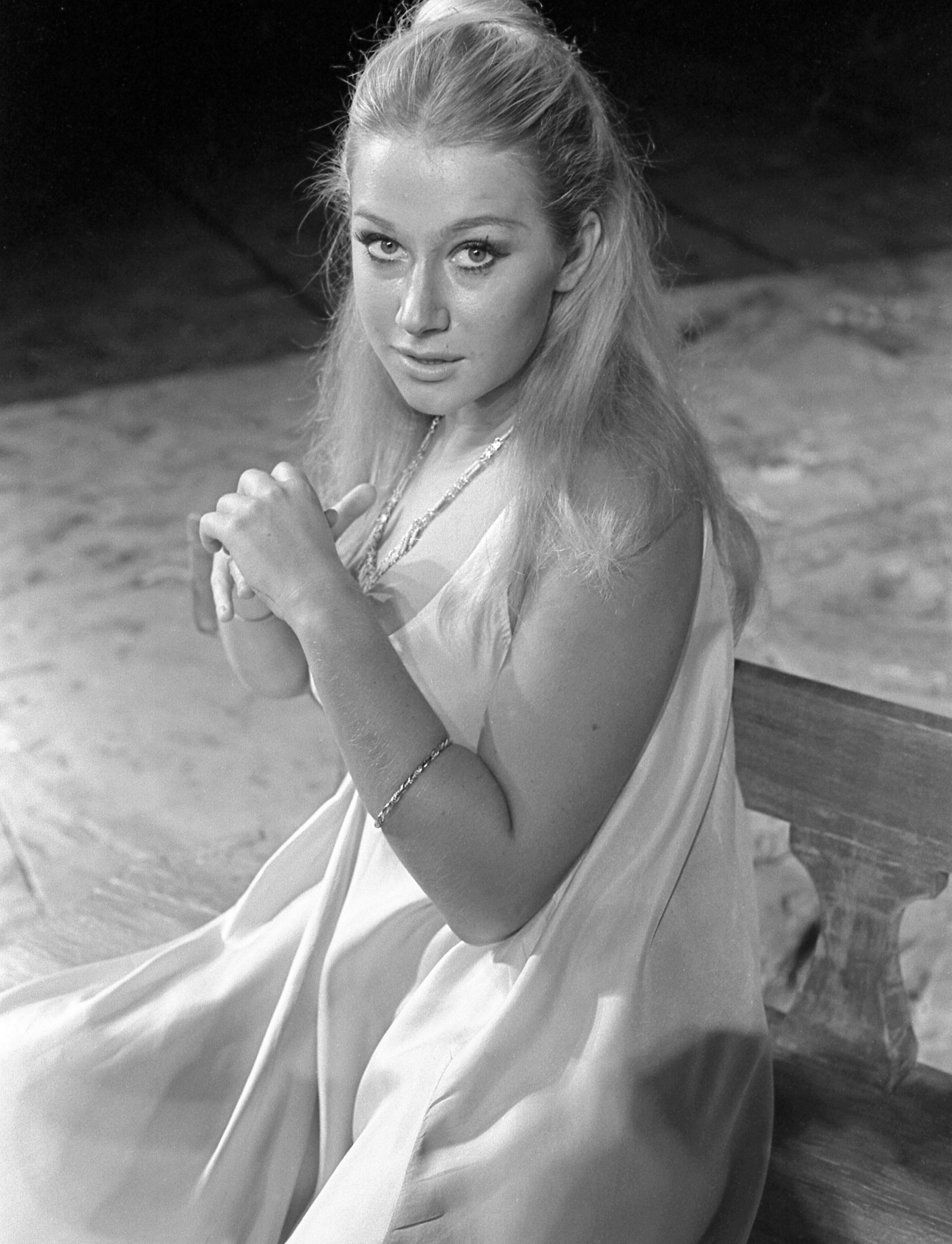 Actress Helen Mirren as Cressida, in a scene from "Troilus and Cressida" at the Royal Shakespeare Theatre in Stratford, 1968. | Source: Getty Images