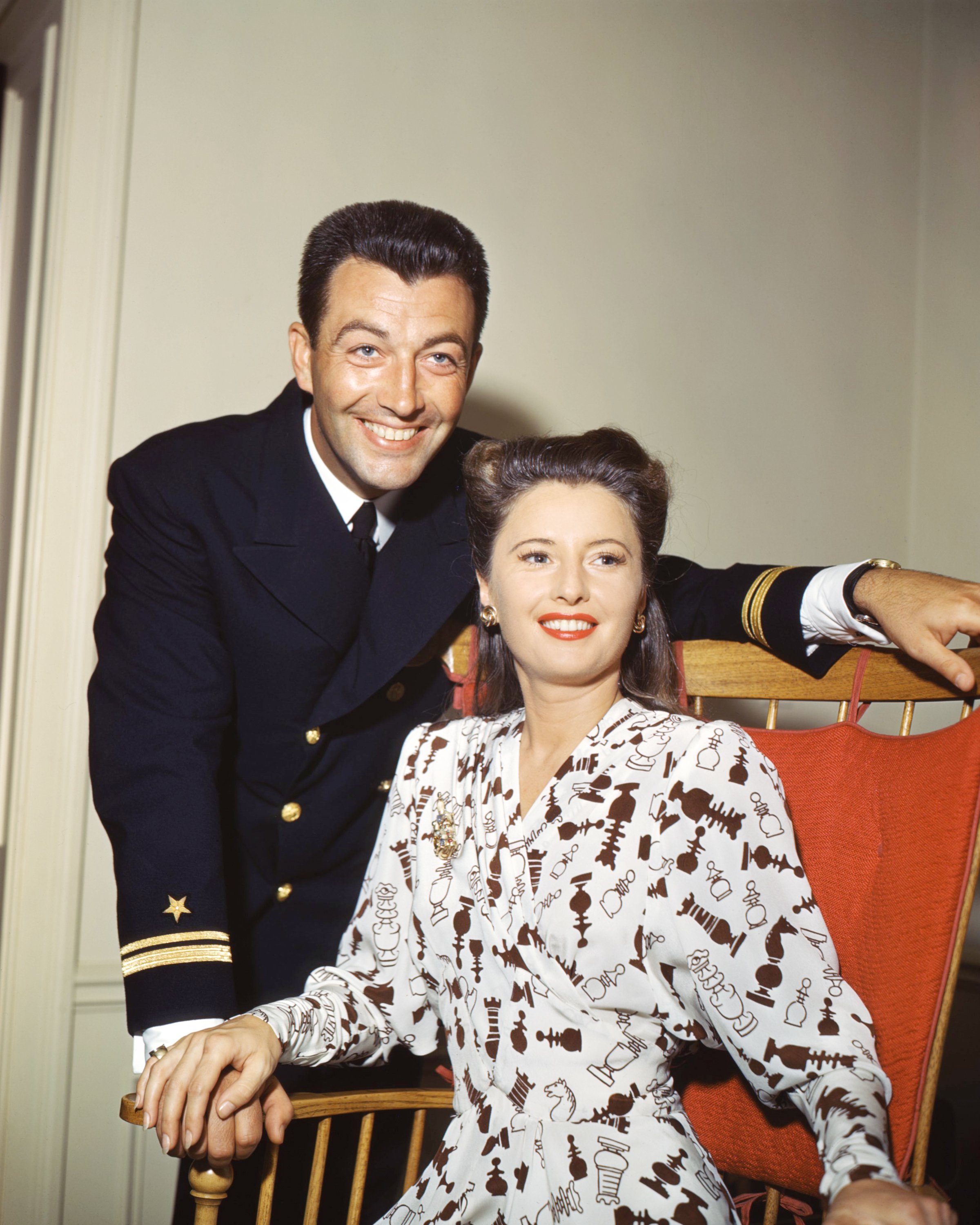 American actors Robert Taylor (1911 - 1969) and his wife Barbara Stanwyck (1907 - 1990), circa 1945. Taylor is wearing the uniform of the United States Naval Air Corps. | Source: Getty Images