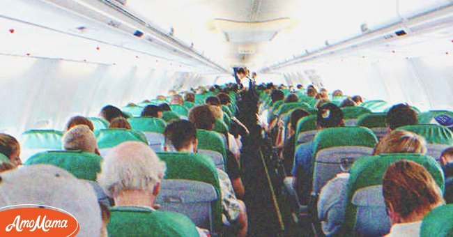 Ria sat in the business class cabin of a full plane. | Photo: Shutterstock