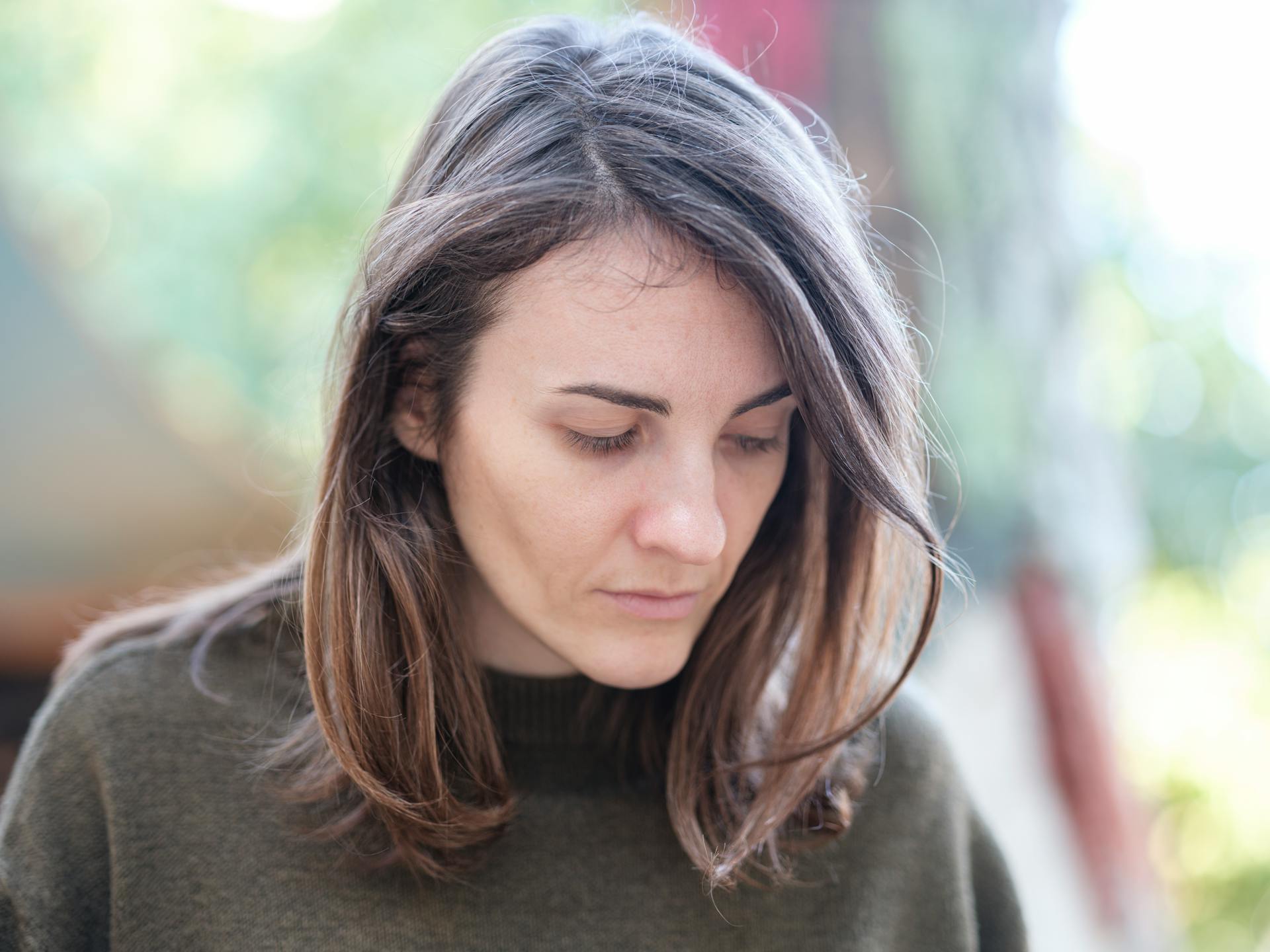 A woman looking down | Source: Pexels