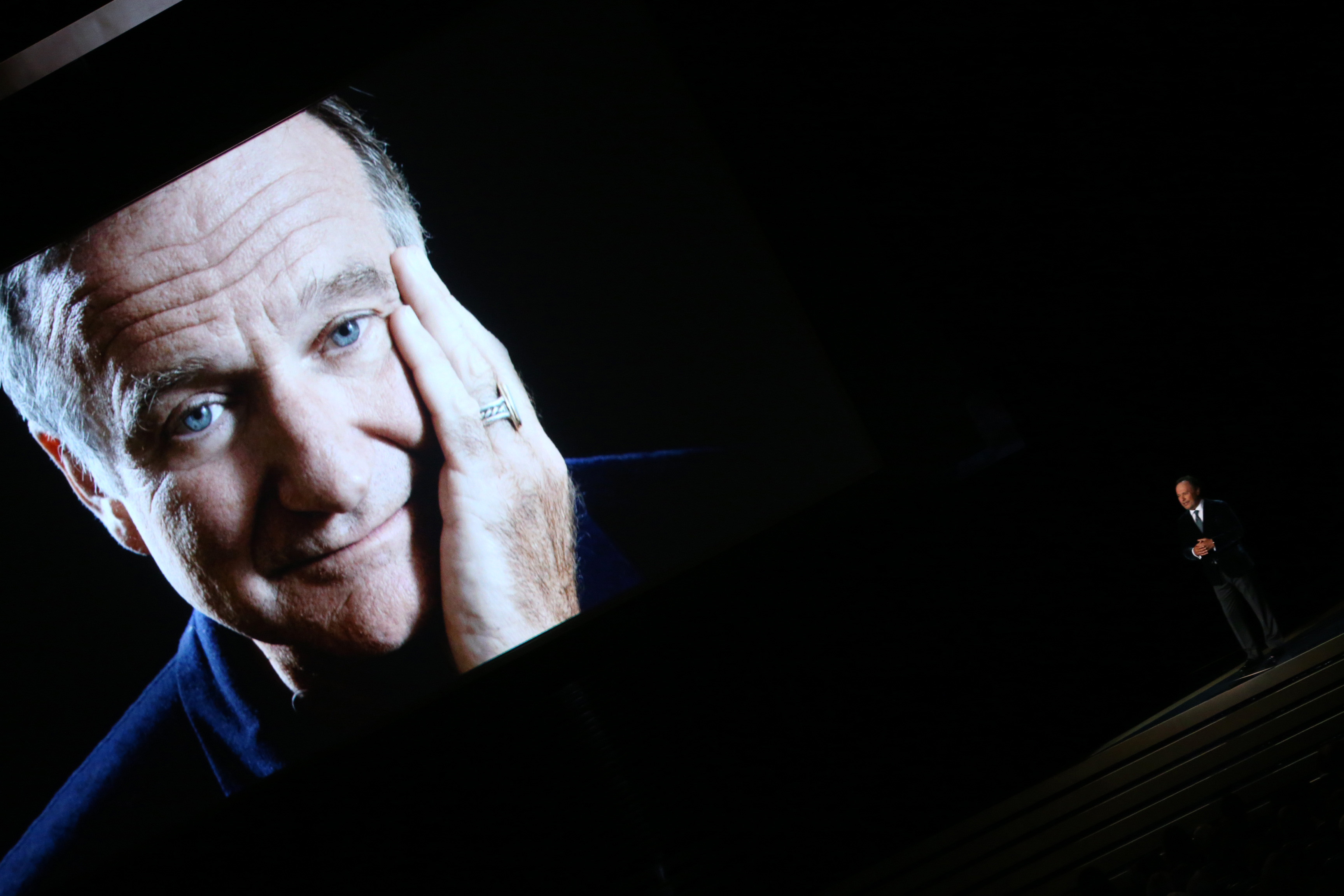 An image of the late Robin Williams appears while comedian Billy Crystal speaks during the 66th Annual Primetime Emmy Awards on August 25, 2014 | Source: Getty Images