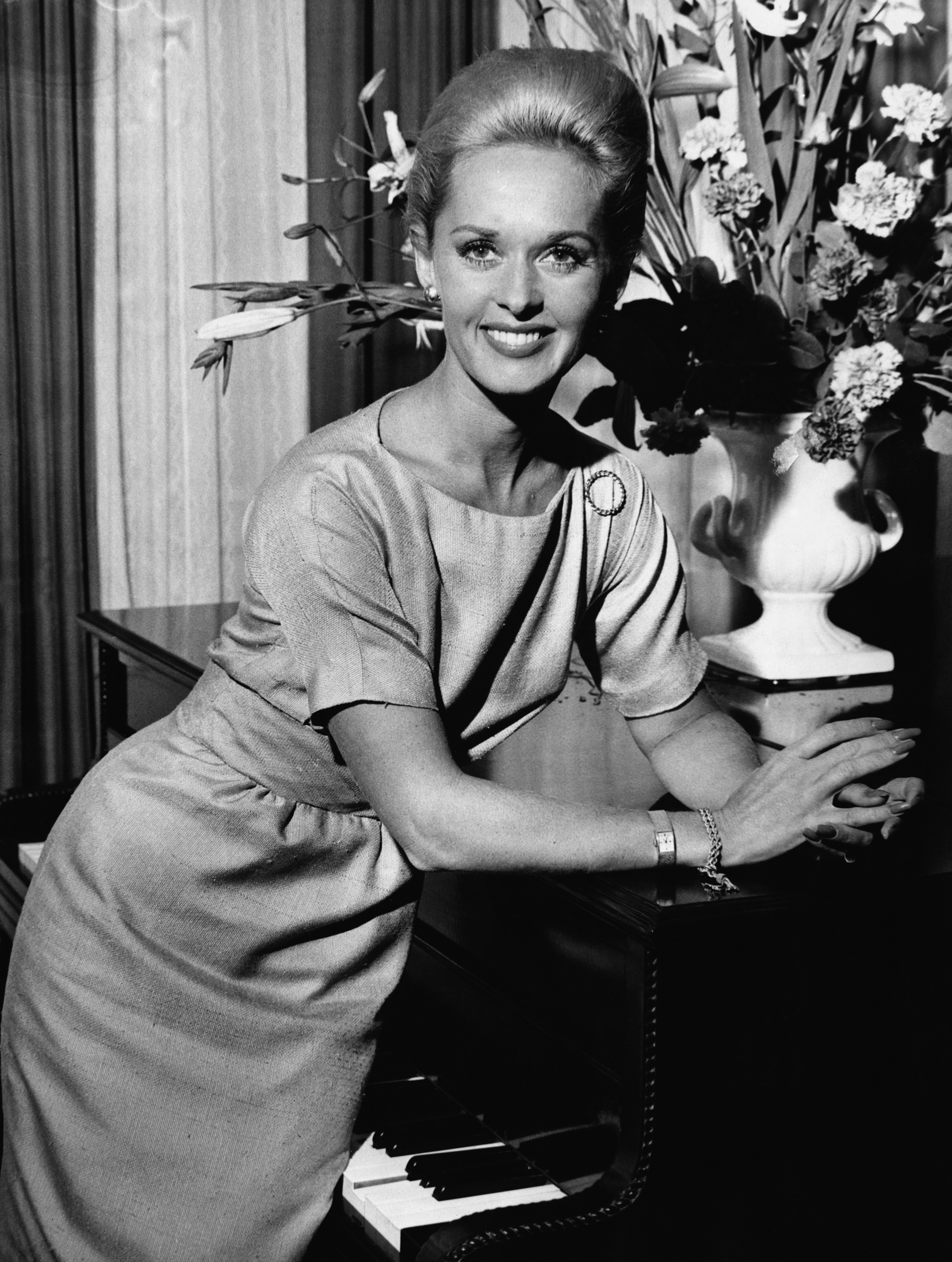 Tippi Hedren at Claridge's Hotel in 1963. | Source: Getty Images