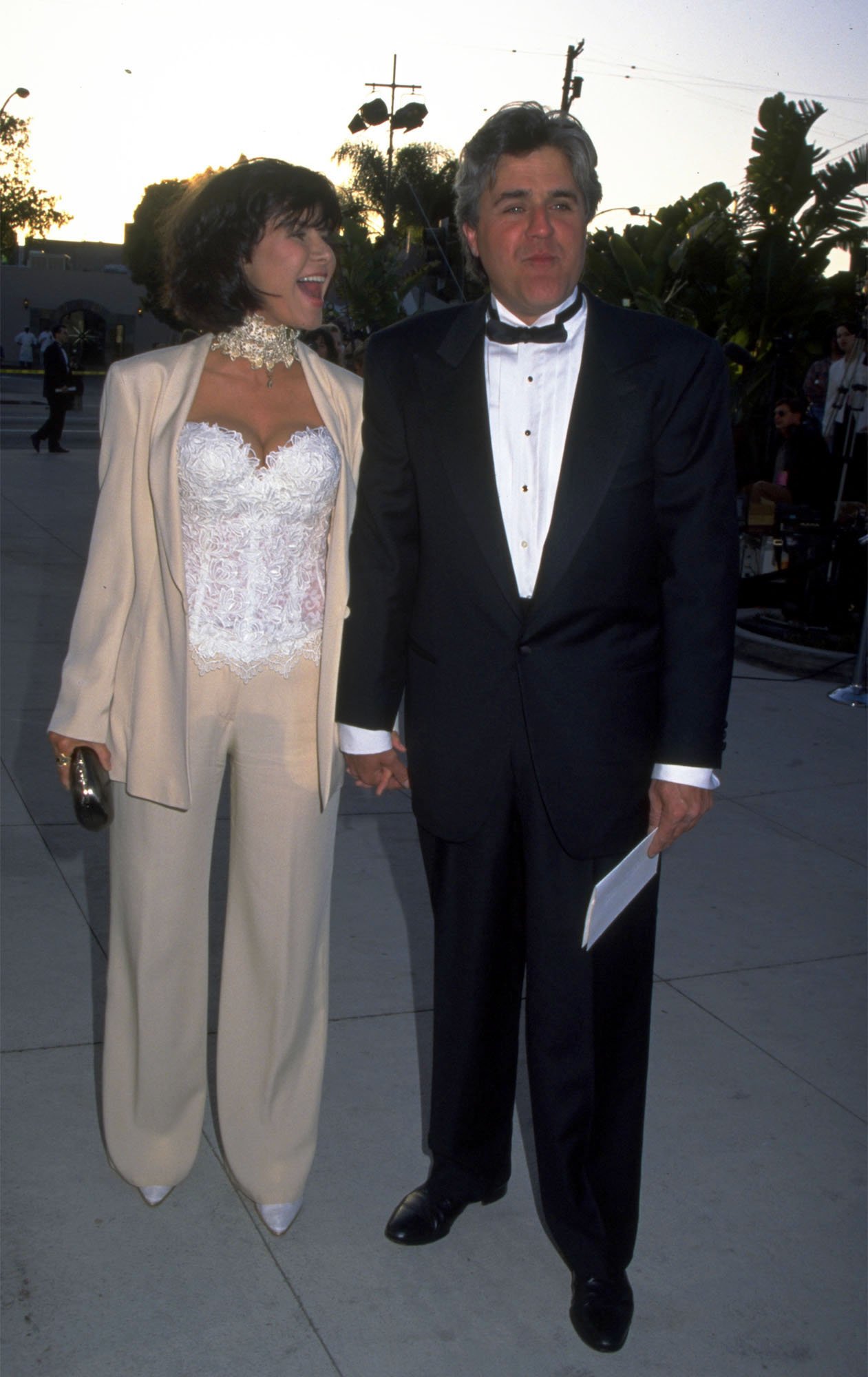 Mavis and Jay Leno posing for a photo on March 5, 1999. | Source: Getty Images