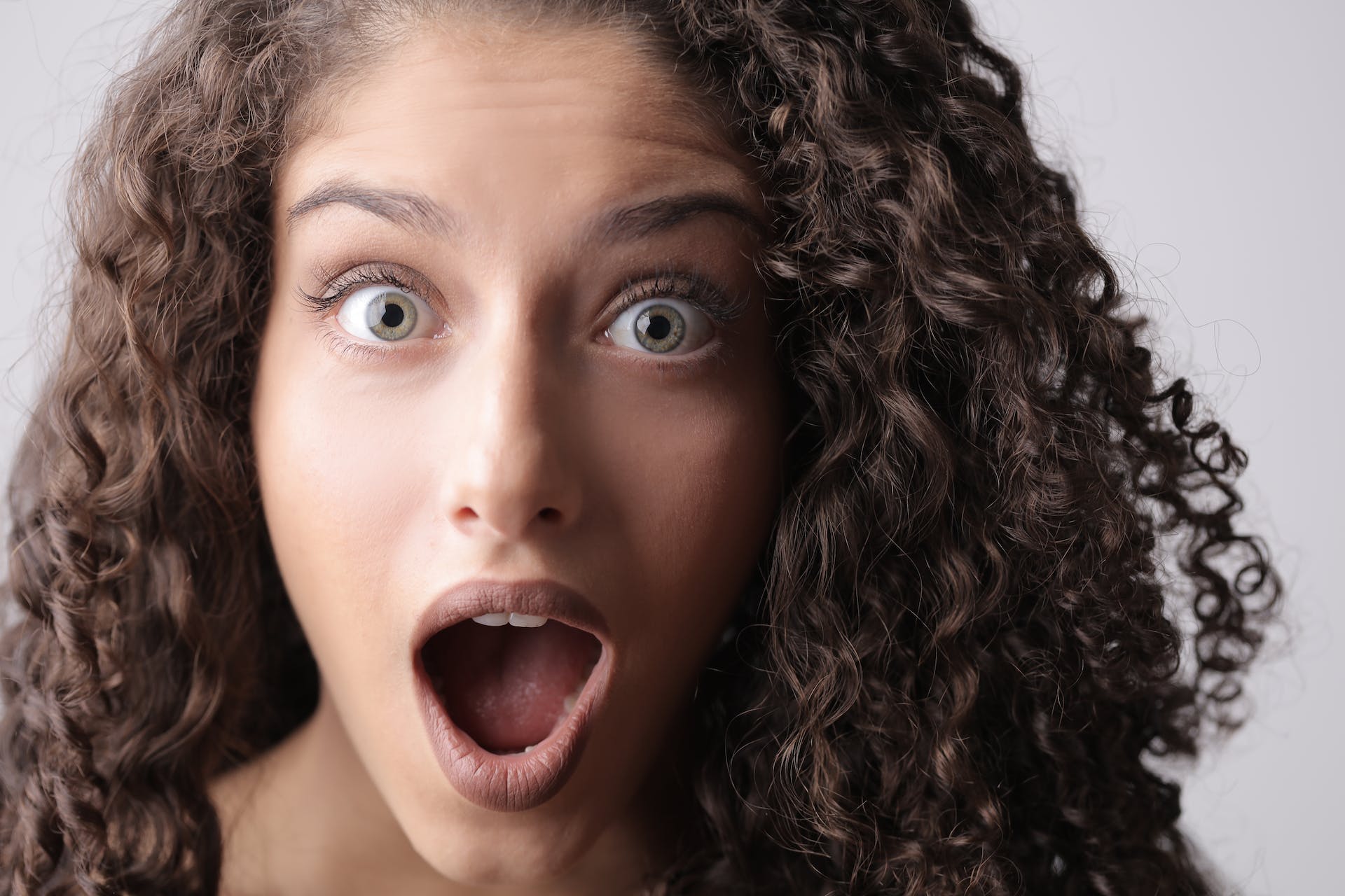 A woman who has a shocked expression | Source: Pexels