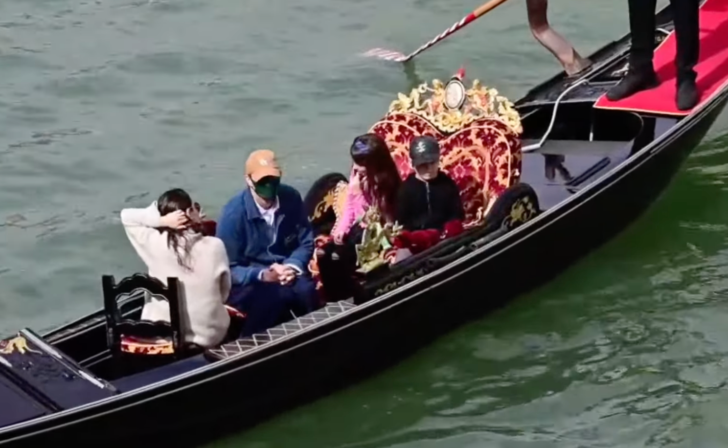 Ashton Kutcher, Mila Kunis, and their children, Wyatt and Dimitri Kutcher, on vacation in Venice, Italy | Source: YouTube/Page Six