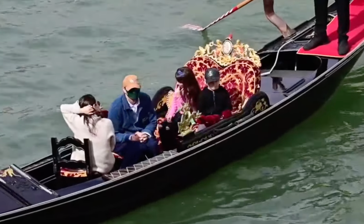 Ashton, Wyatt and Dimitri Kutcher with Mila Kunis on vacation in Venice, Italy. | Source: Youtube.com/Page Six