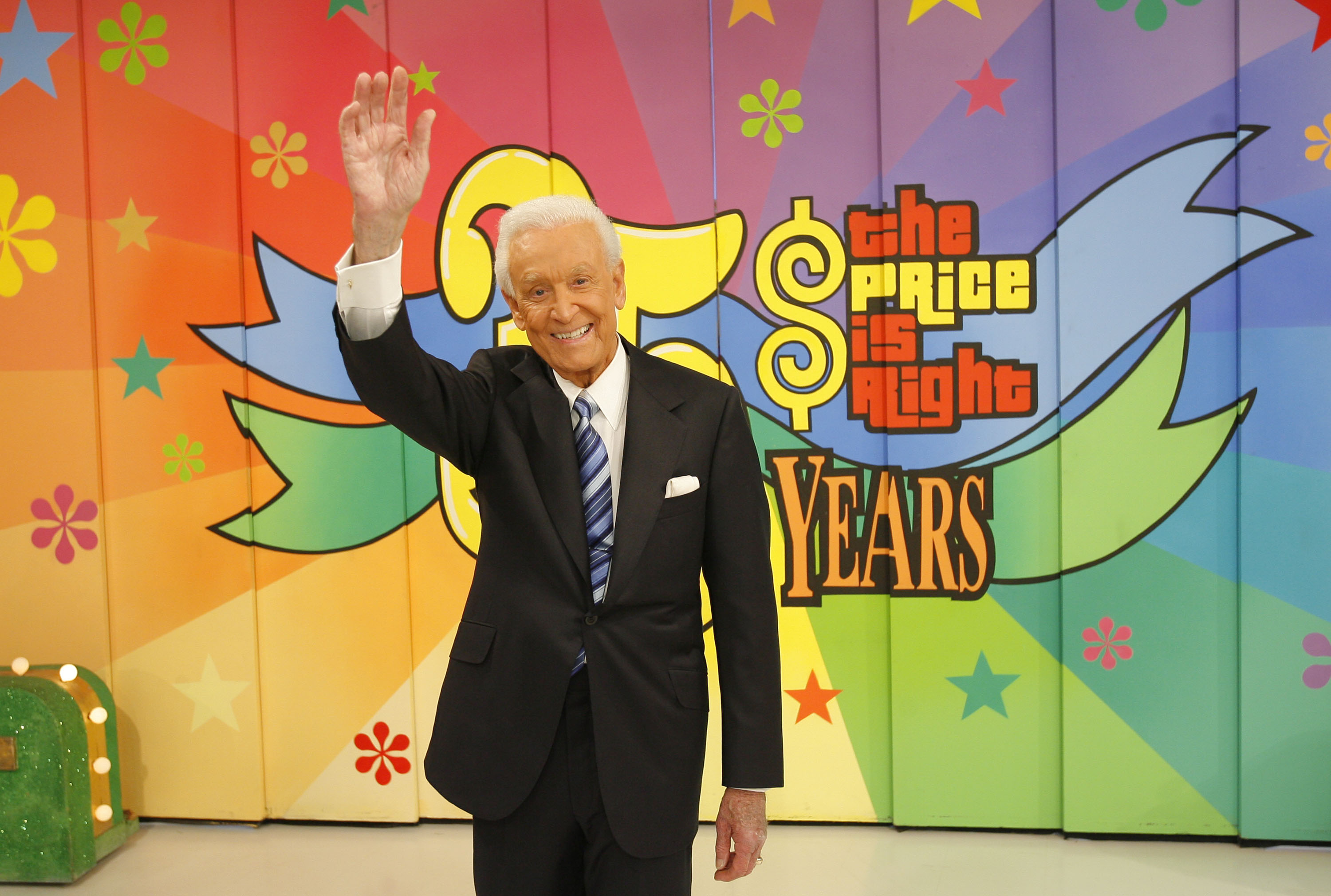 Bob Barker poses for photographers at his last taping of "The Price is Right" at the CBS Television City Studios on June 6, 2007, in Los Angeles California | Source: Getty Images