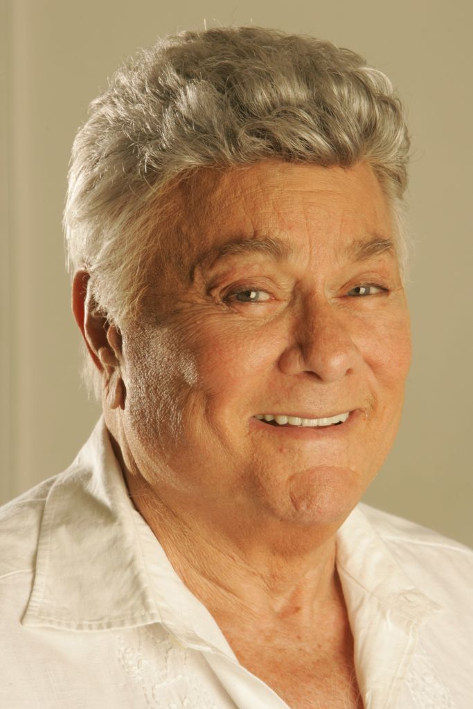 A portrait of Tony Curtis taken at his home on August 10, 2006 | Photo: Getty Images