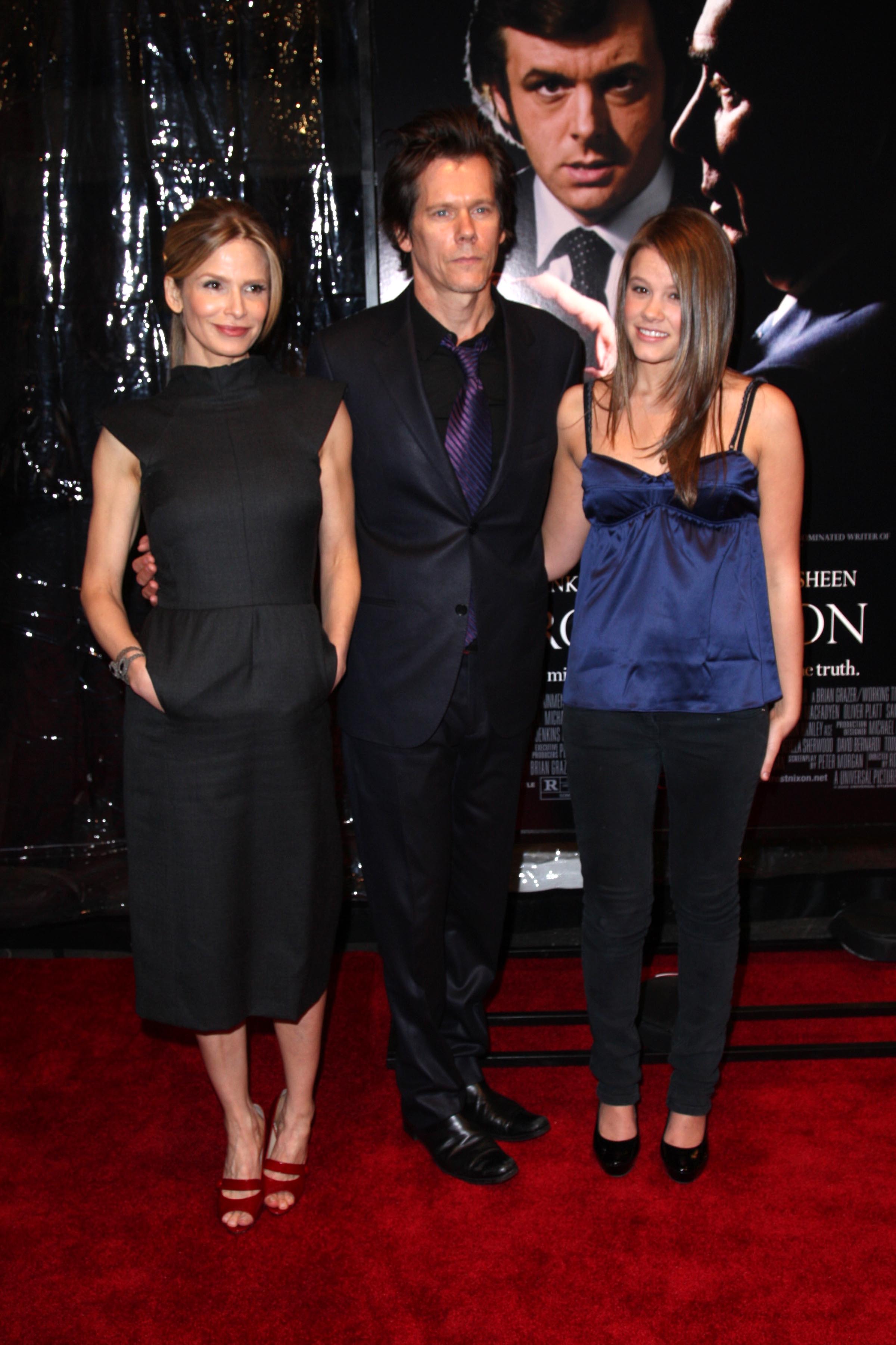 Kevin Bacon, Kyra Sedgwick and Sosie Bacon in November 2008 in California | Source: Getty Images