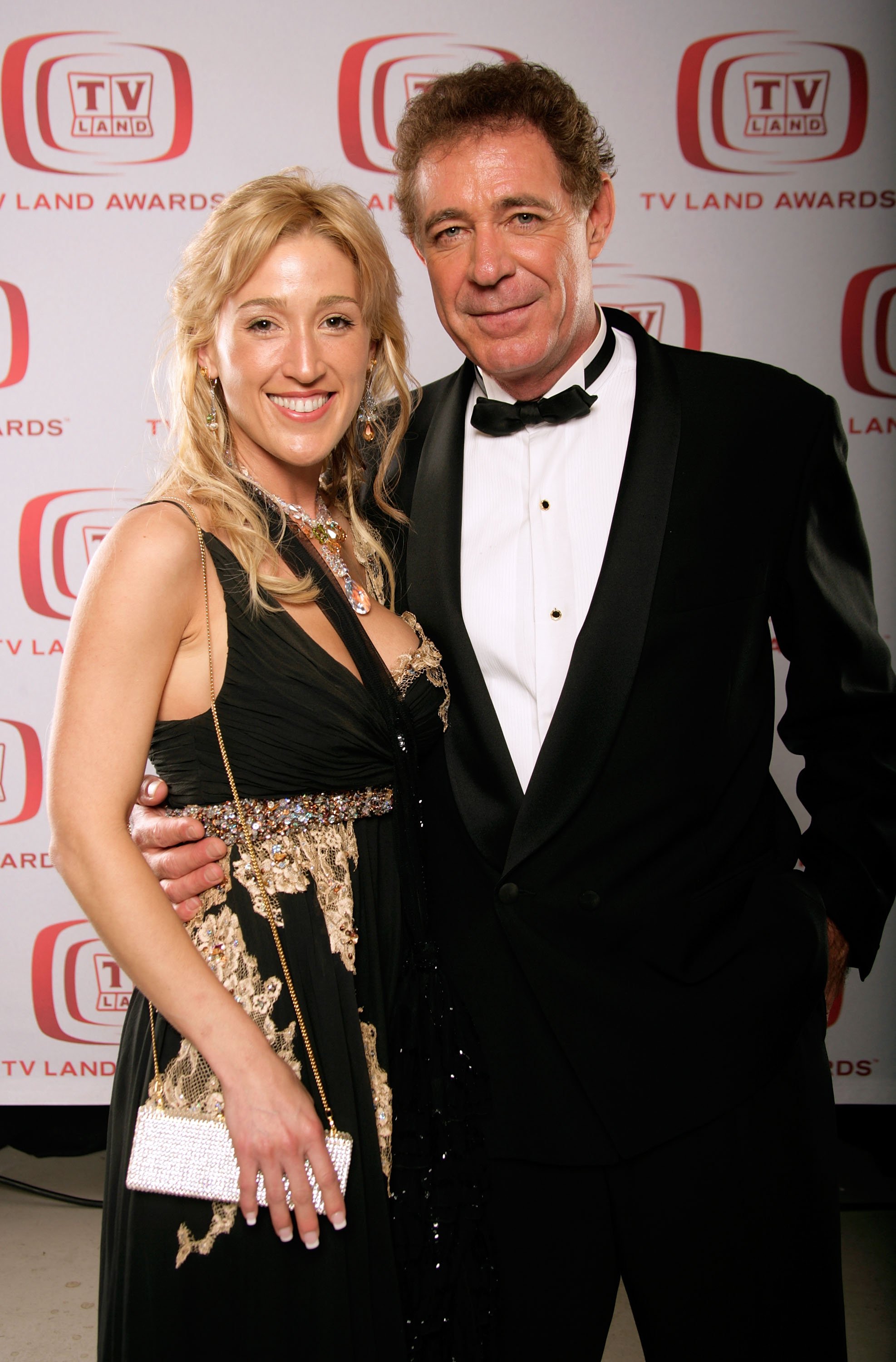 Barry Williams and Elizabeth Kennedy at the 6th annual "TV Land Awards" held at Barker Hangar on June 8, 2008. | Photo: GettyImages