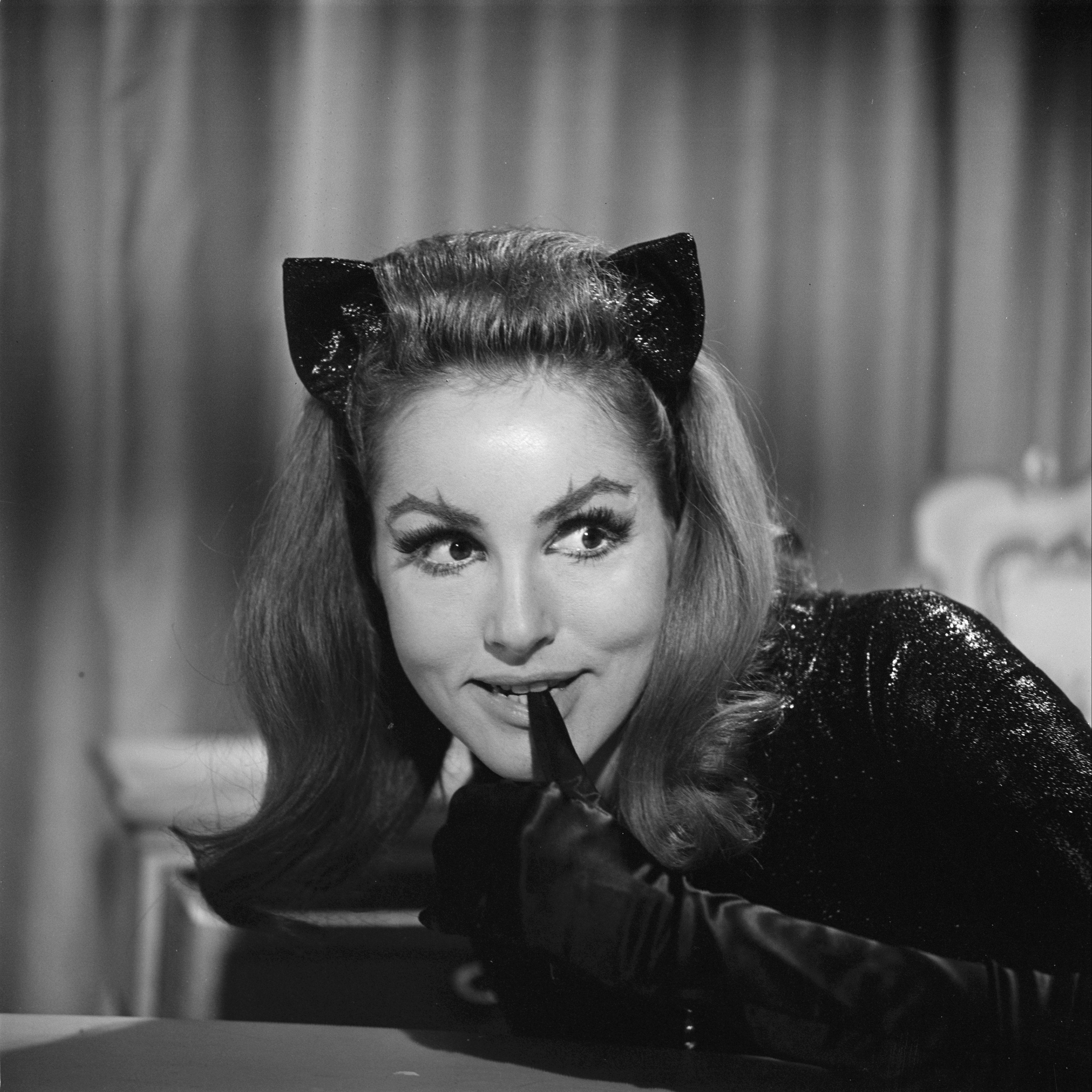 Julie Newmar as Catwoman in "The Purr-fect Crime" aired March 16, 1966 | Source: Getty Images