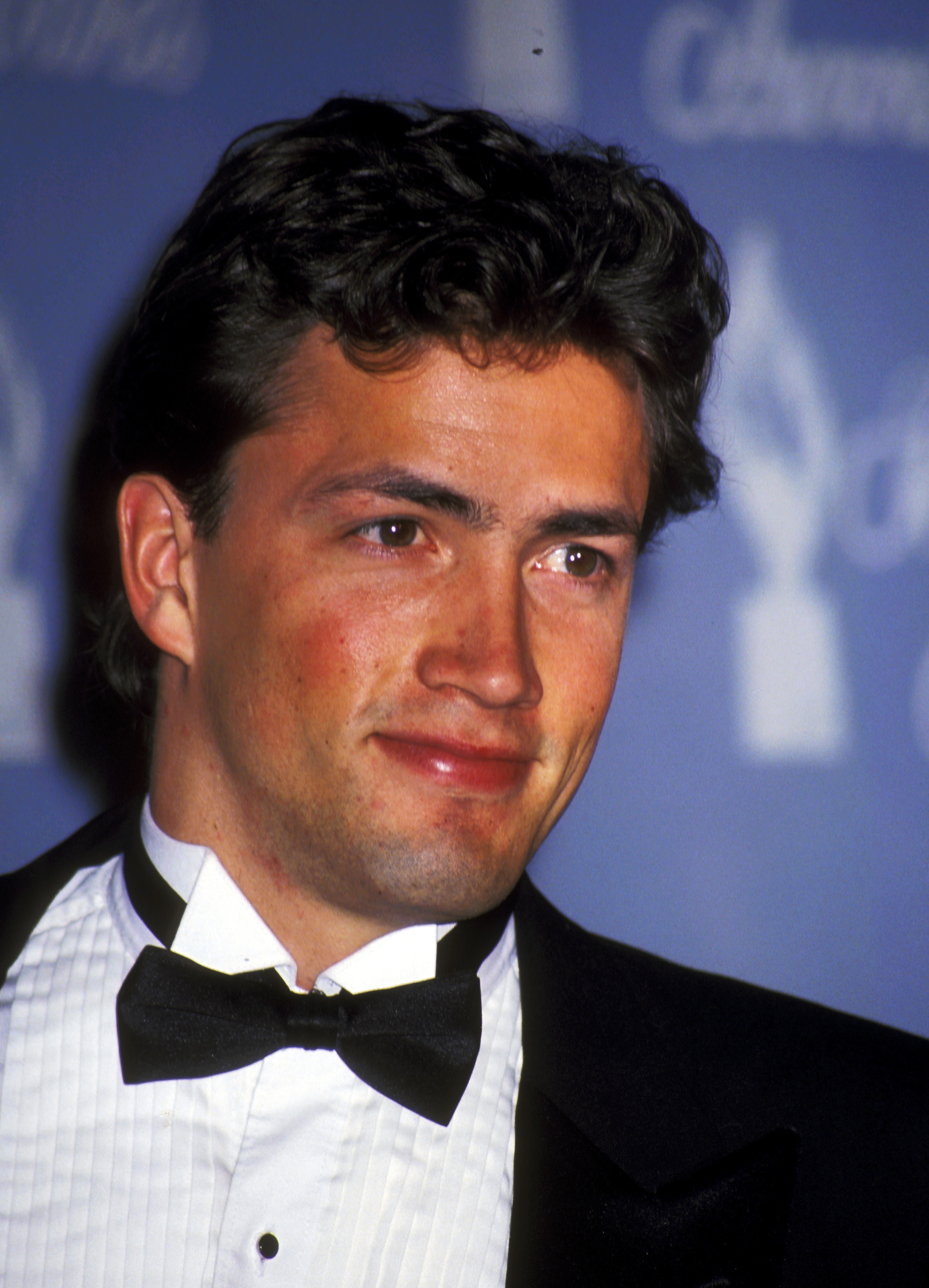 The actor poses with Heather Locklear at the 19th Annual People's Choice Awards, on March 9, 1993 | Source: Getty Images