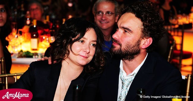 Sara Gilbert broke down in tears as she talked with Johnny Galecki about 'Roseanne'