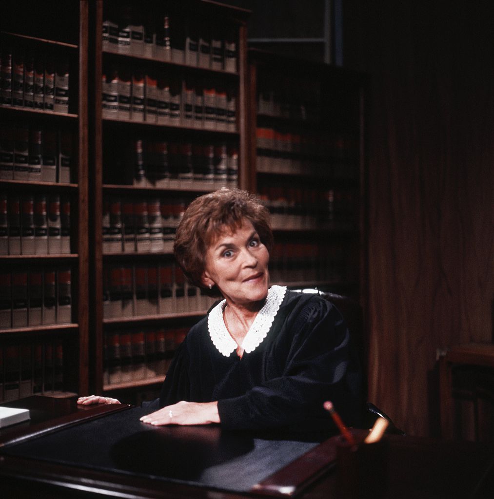 Judge Judy Sheindlin does a portrait post in Los Angeles, California on February 14, 1997 | Photo: Getty Images