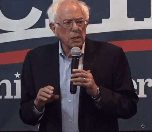 Sen. Bernie Sanders honoring the memory of the El Paso victims during his campaign event | Photo: Twitter/ABC News
